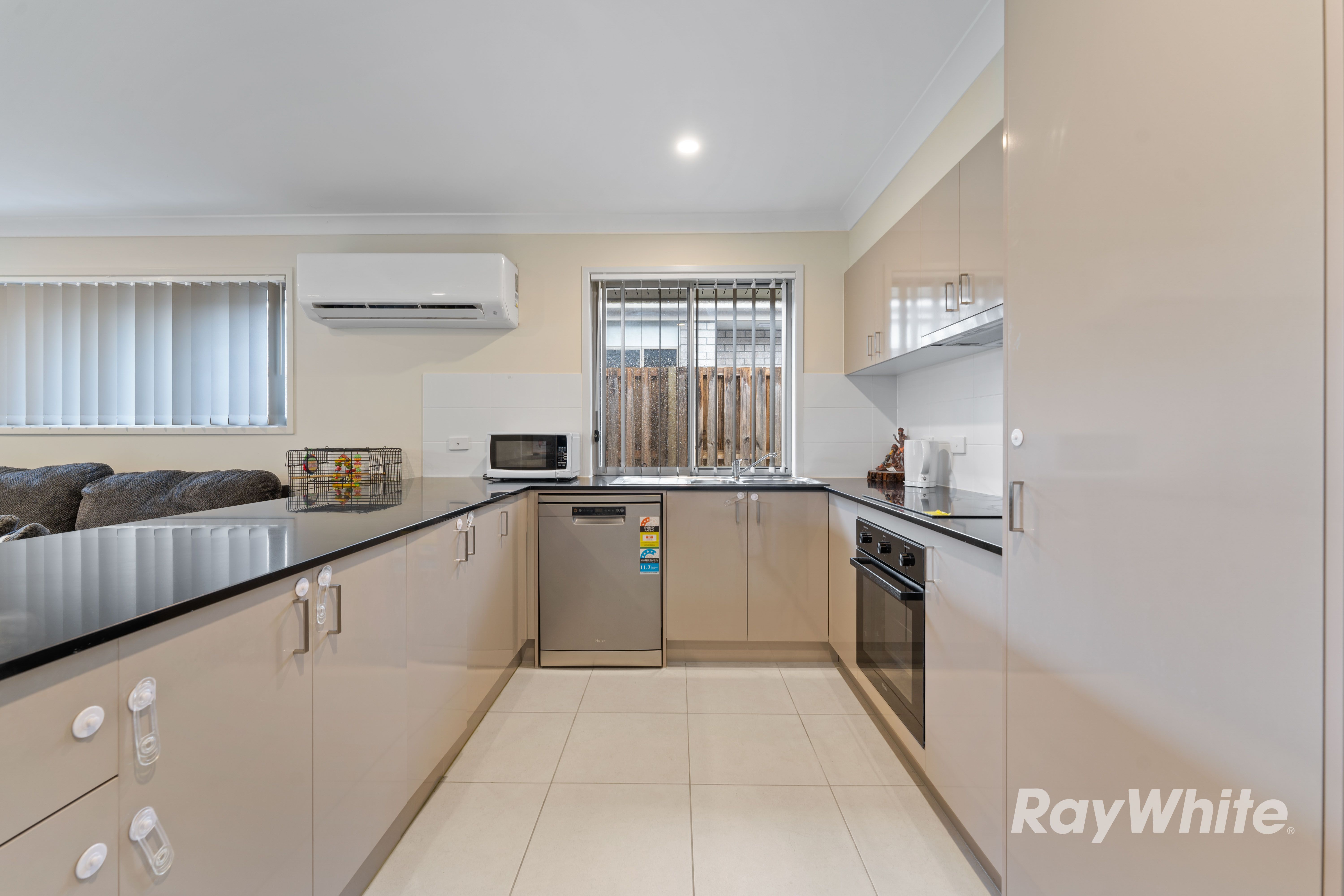 13 Stockyard Lane, Park Ridge, QLD 4125