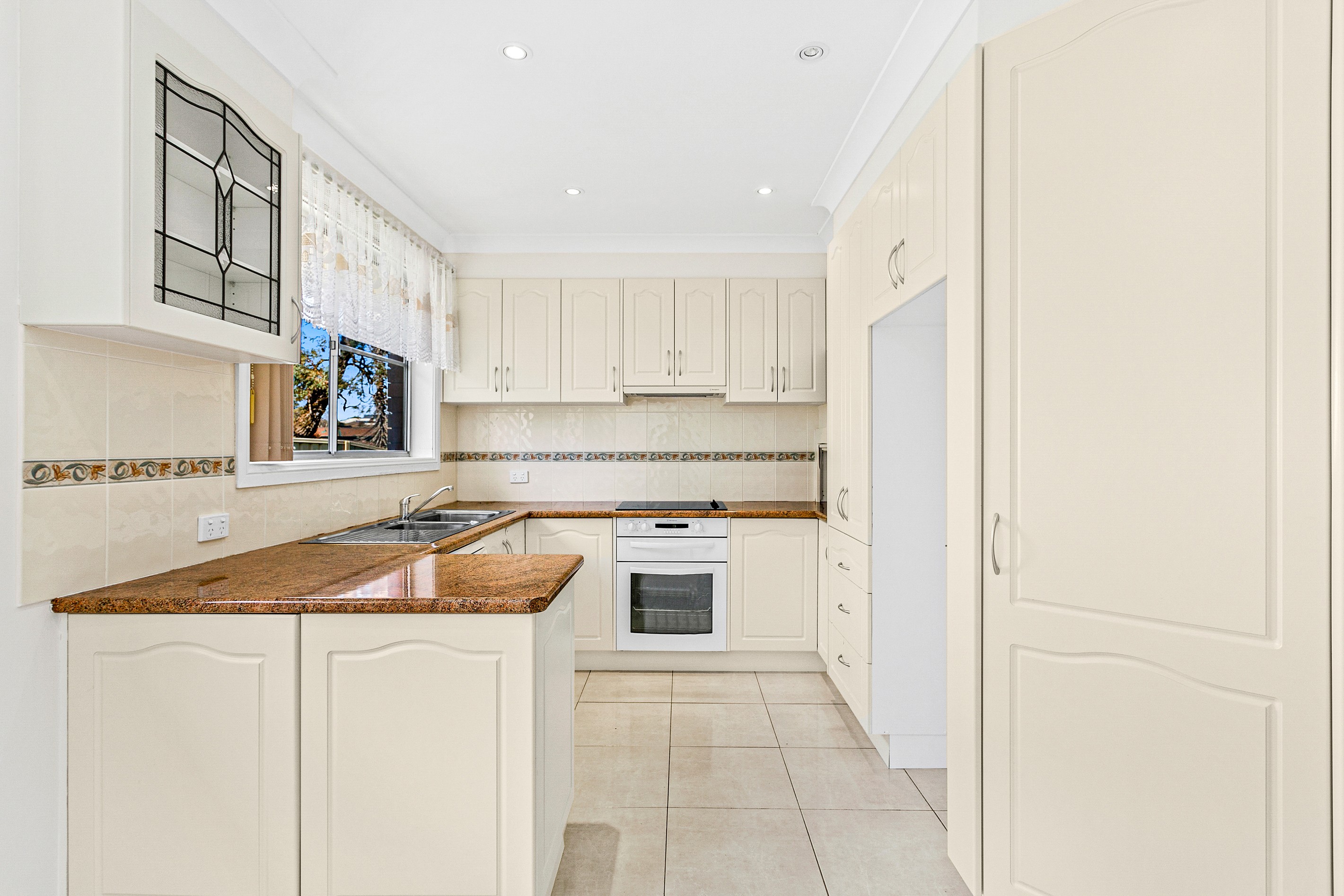 6 Gray Avenue, Mount Warrigal, NSW 2528