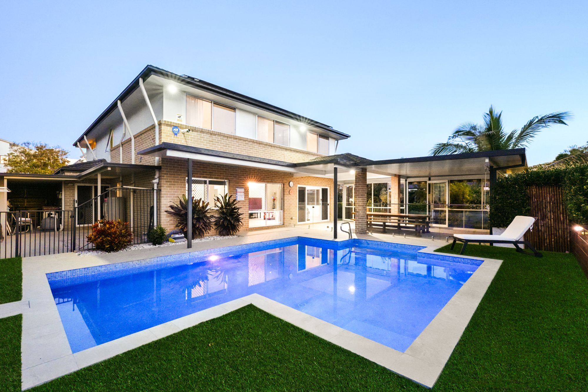 2 Port Peyra Crescent, Varsity Lakes, QLD 4227