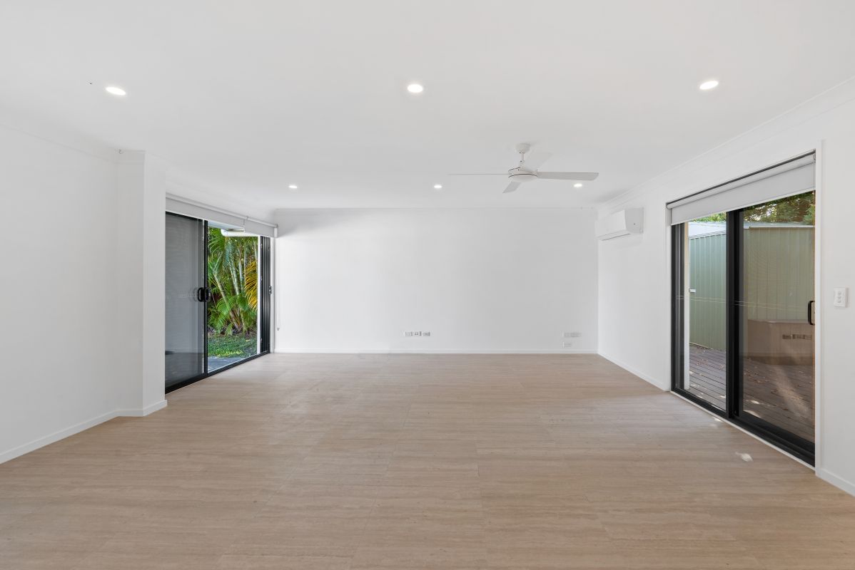 23 Oceanic Drive, Mermaid Waters, QLD 4218