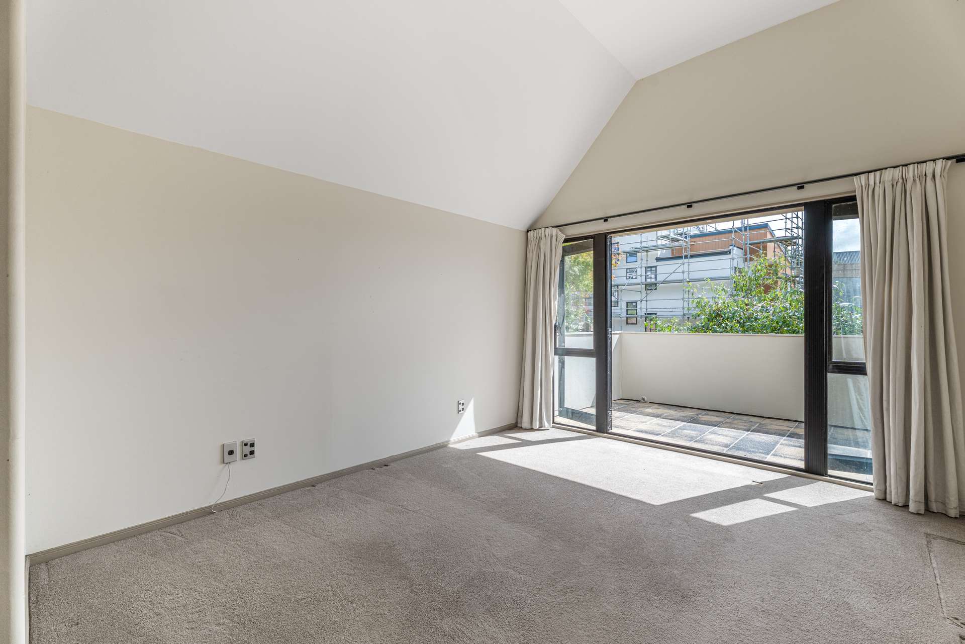 16b Abbotts Way photo 6