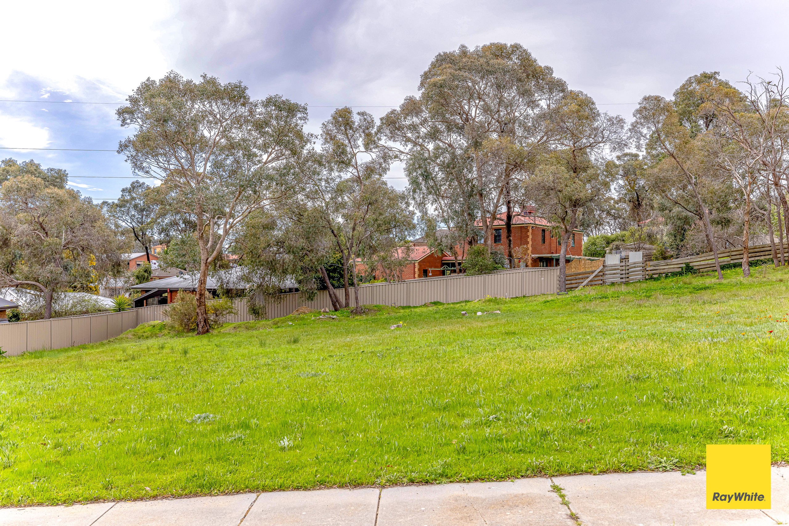 4 Deakin Drive, Flora Hill, VIC 3550