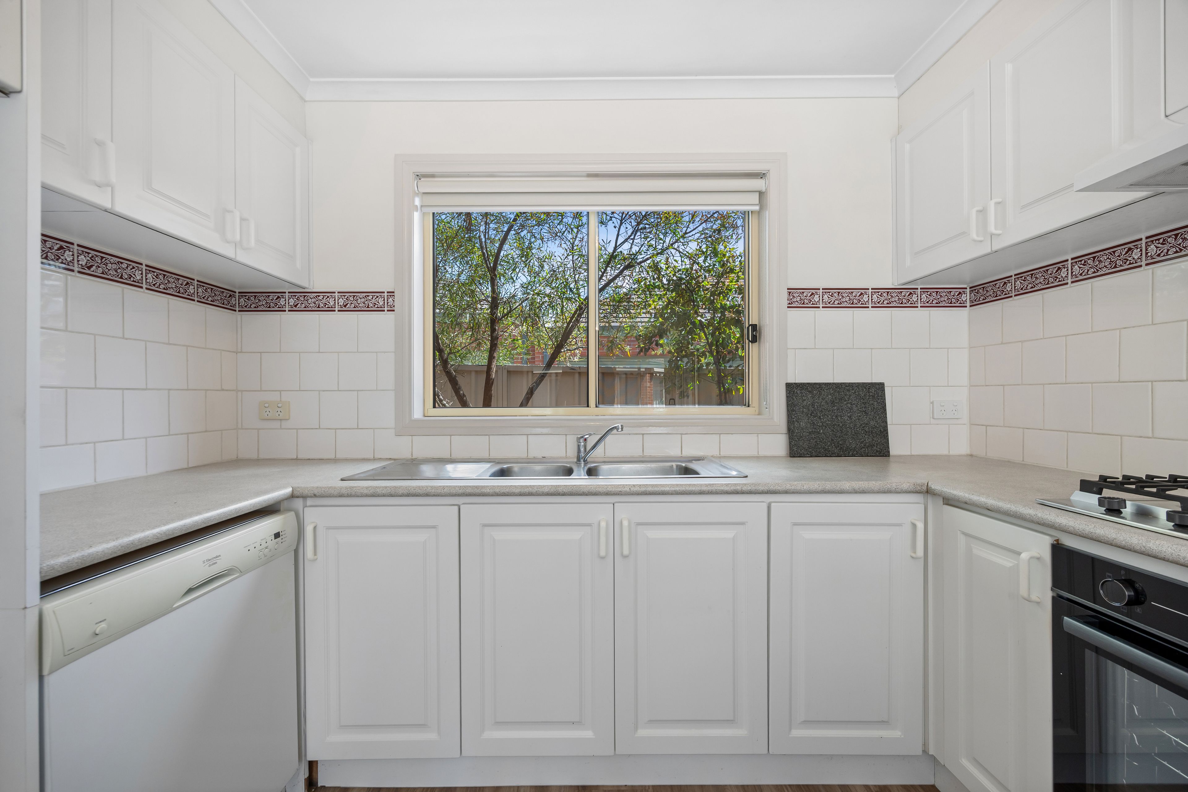 3/1016 Howitt Street — photo 3 of 24