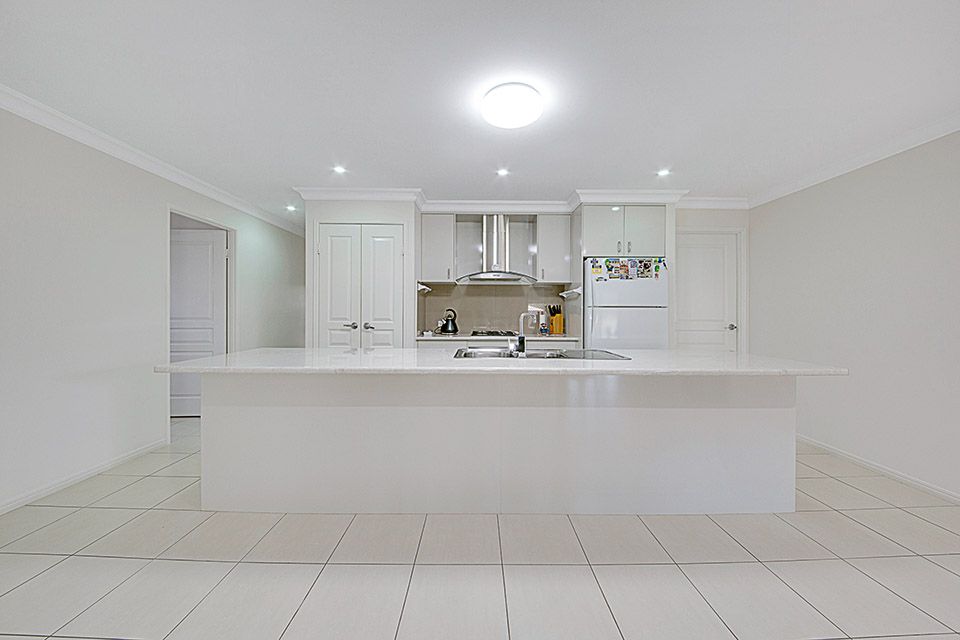 24 Bottlebrush Drive, Kirkwood, QLD 4680