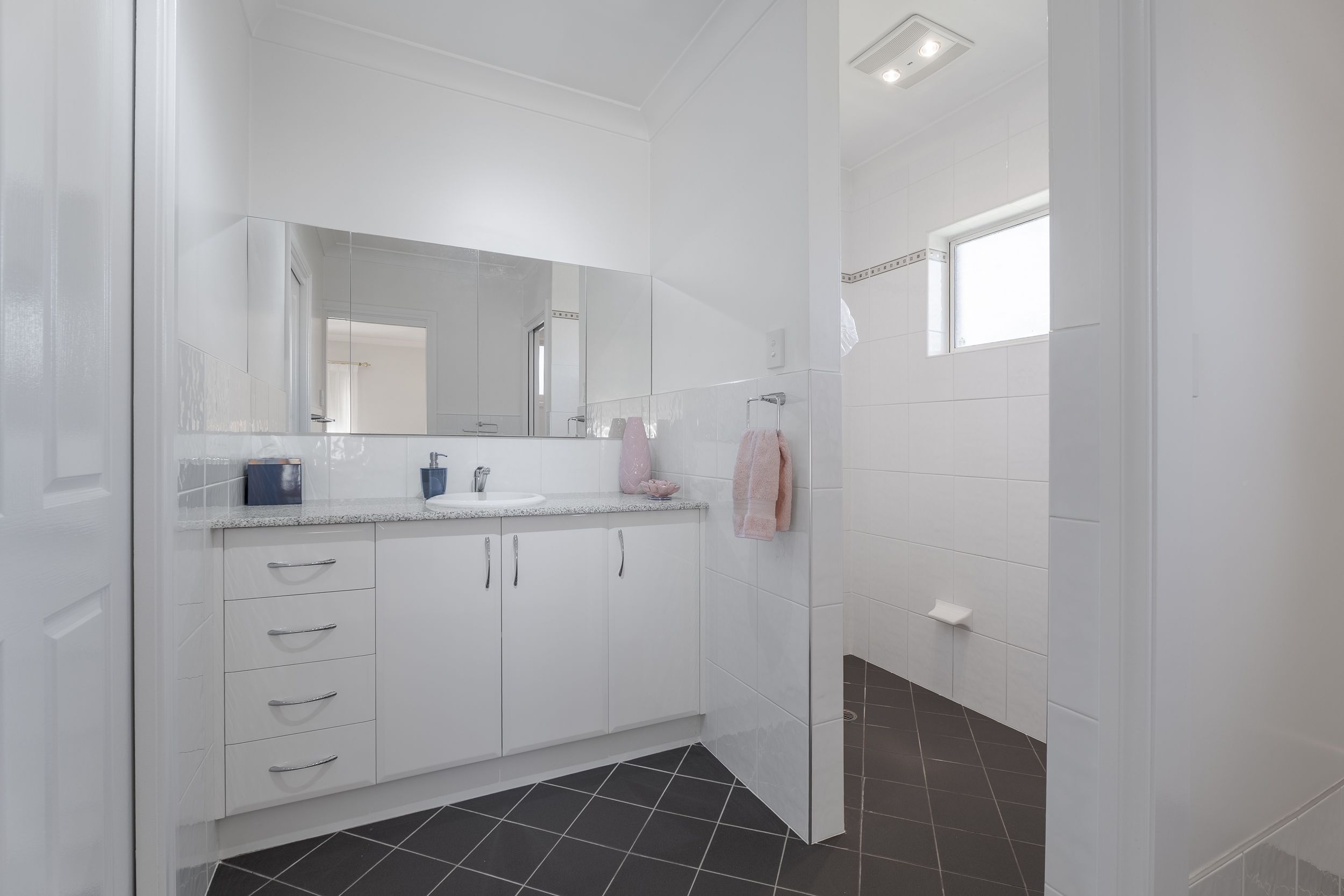 29 Thorby Avenue — photo 10 of 21