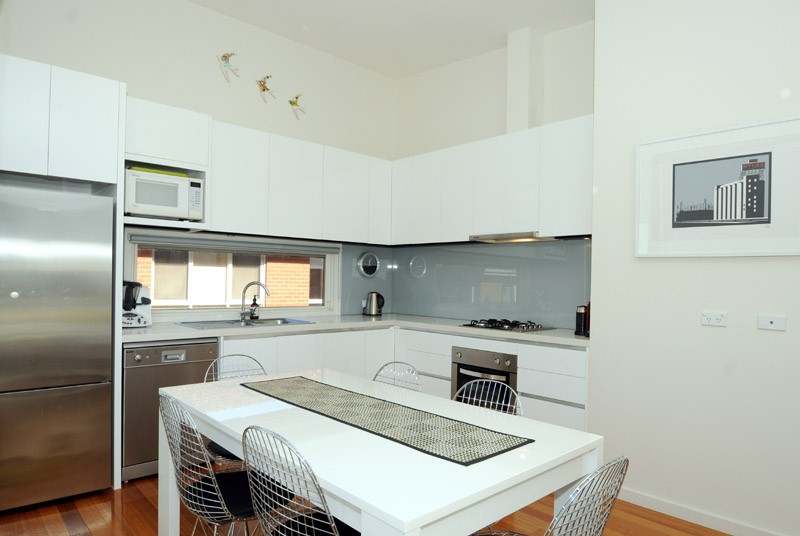 2/14 St Huberts Road, Carnegie, VIC 3163