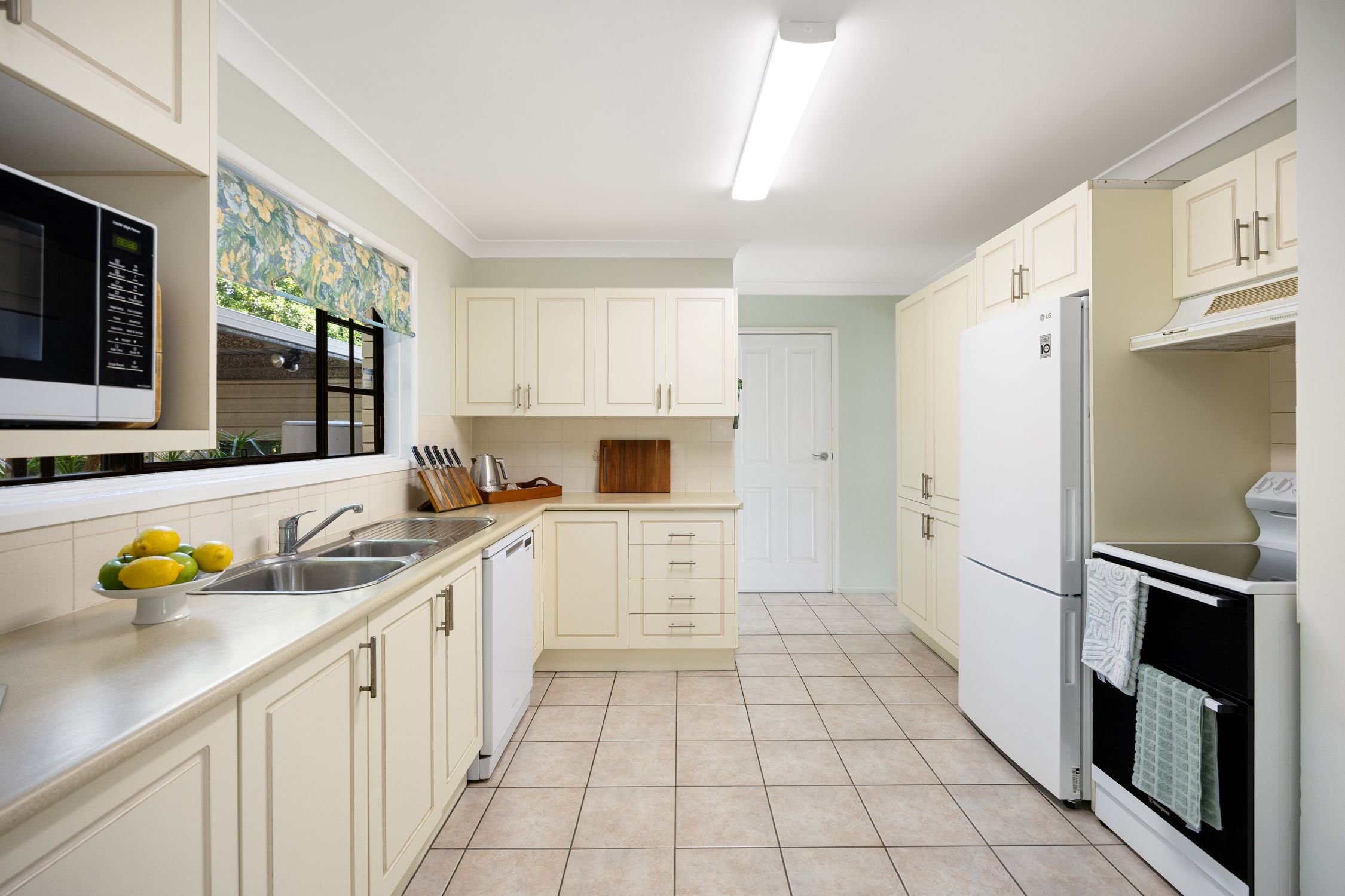 36 Mount Ommaney Drive — photo 13 of 25