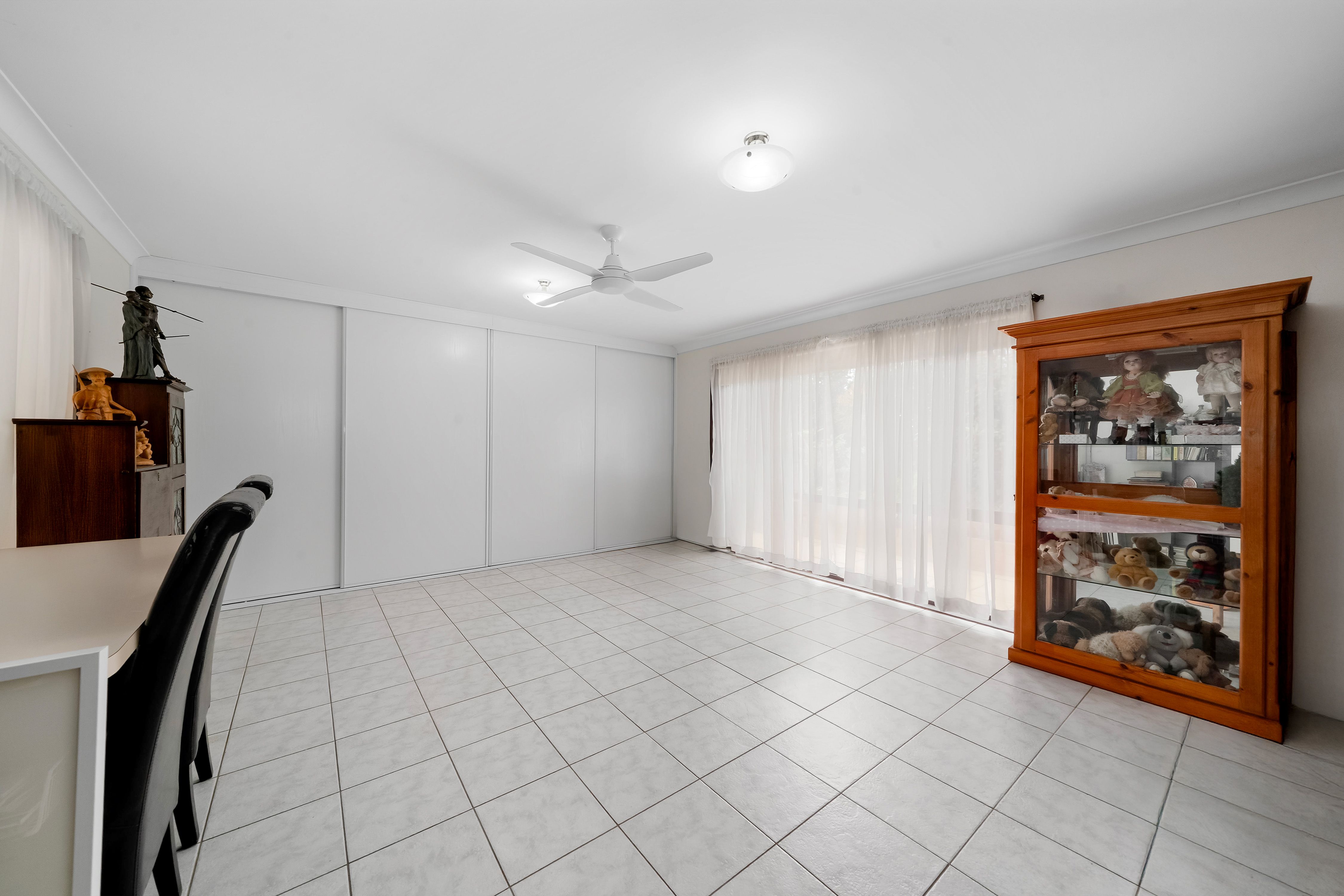 76 Hume Crescent — photo 7 of 21