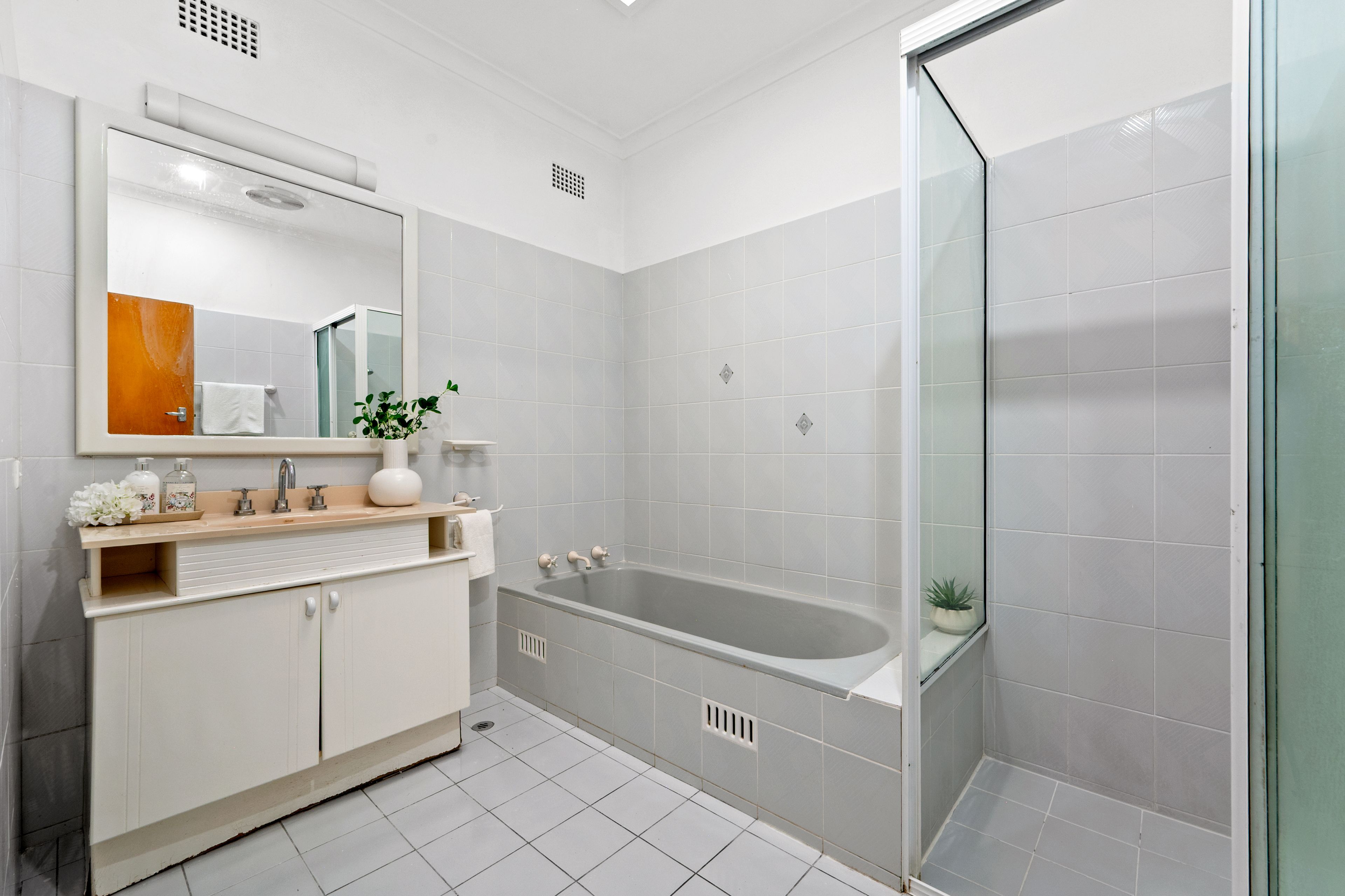 32 Buckingham Road — photo 14 of 18
