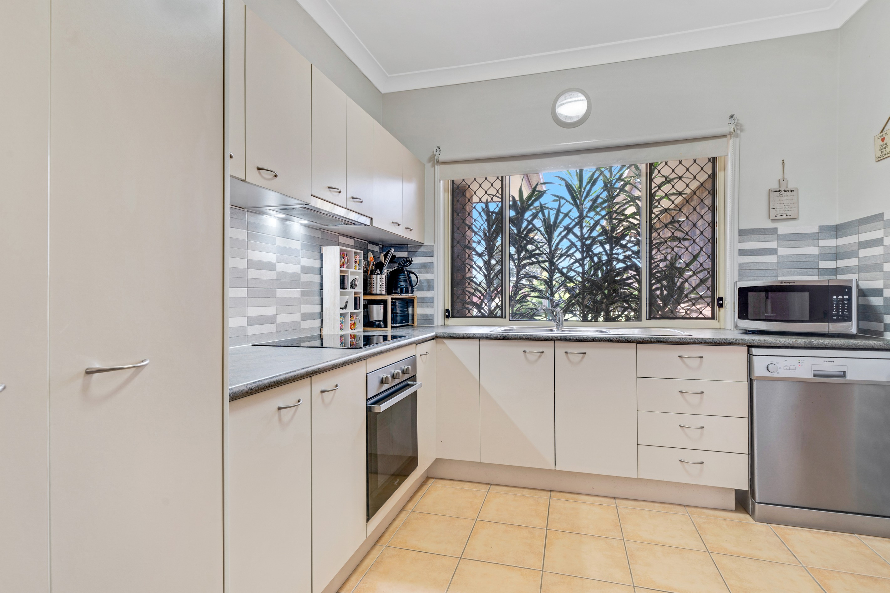 15 Hinterwood Court, Edens Landing, QLD 4207