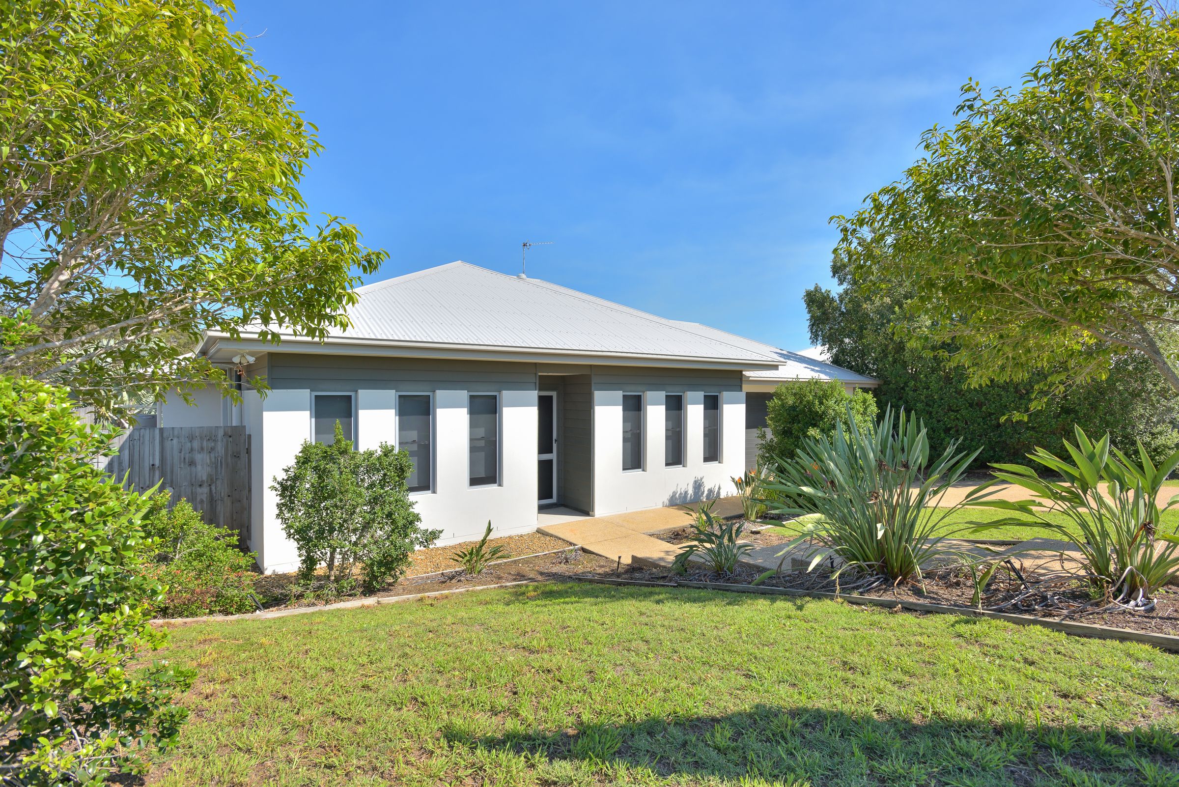 11 Orchard Drive, Kirkwood, QLD 4680