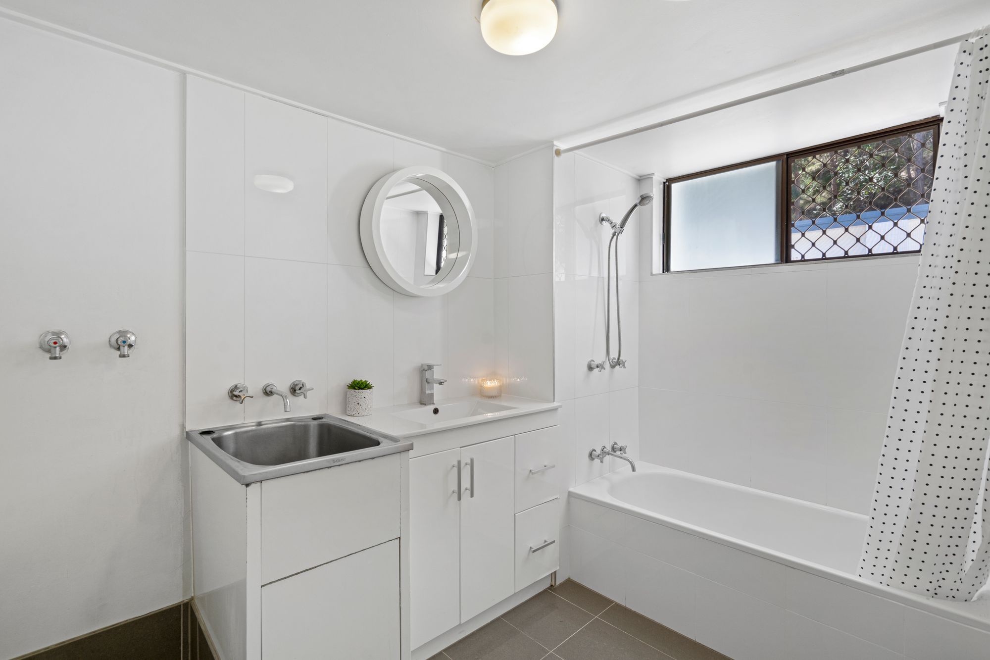 43/169 John Paul Drive — photo 6 of 12