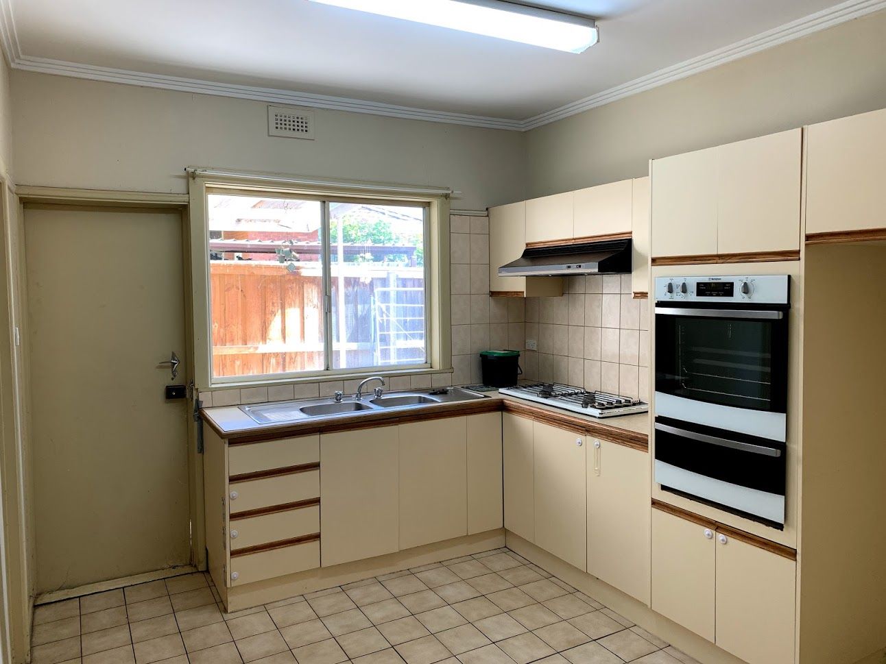 1/14 Churchill Avenue, Chadstone, VIC 3148