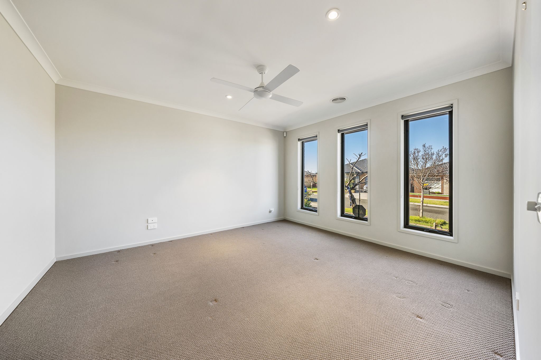 8 Everard Avenue, Clyde North, VIC 3978