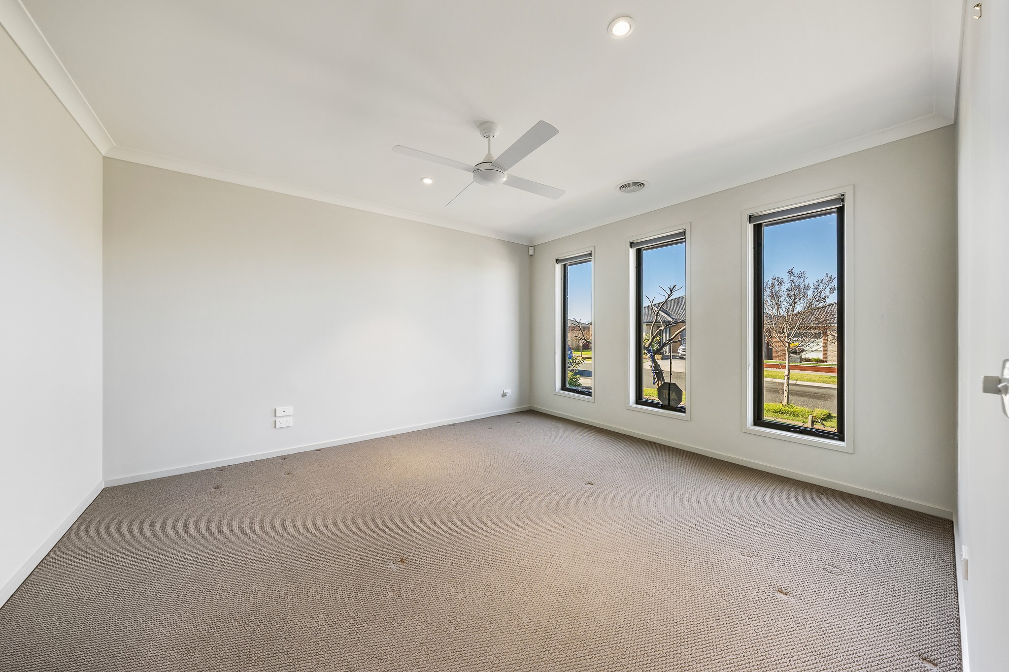 8 Everard Avenue, Clyde North, VIC 3978