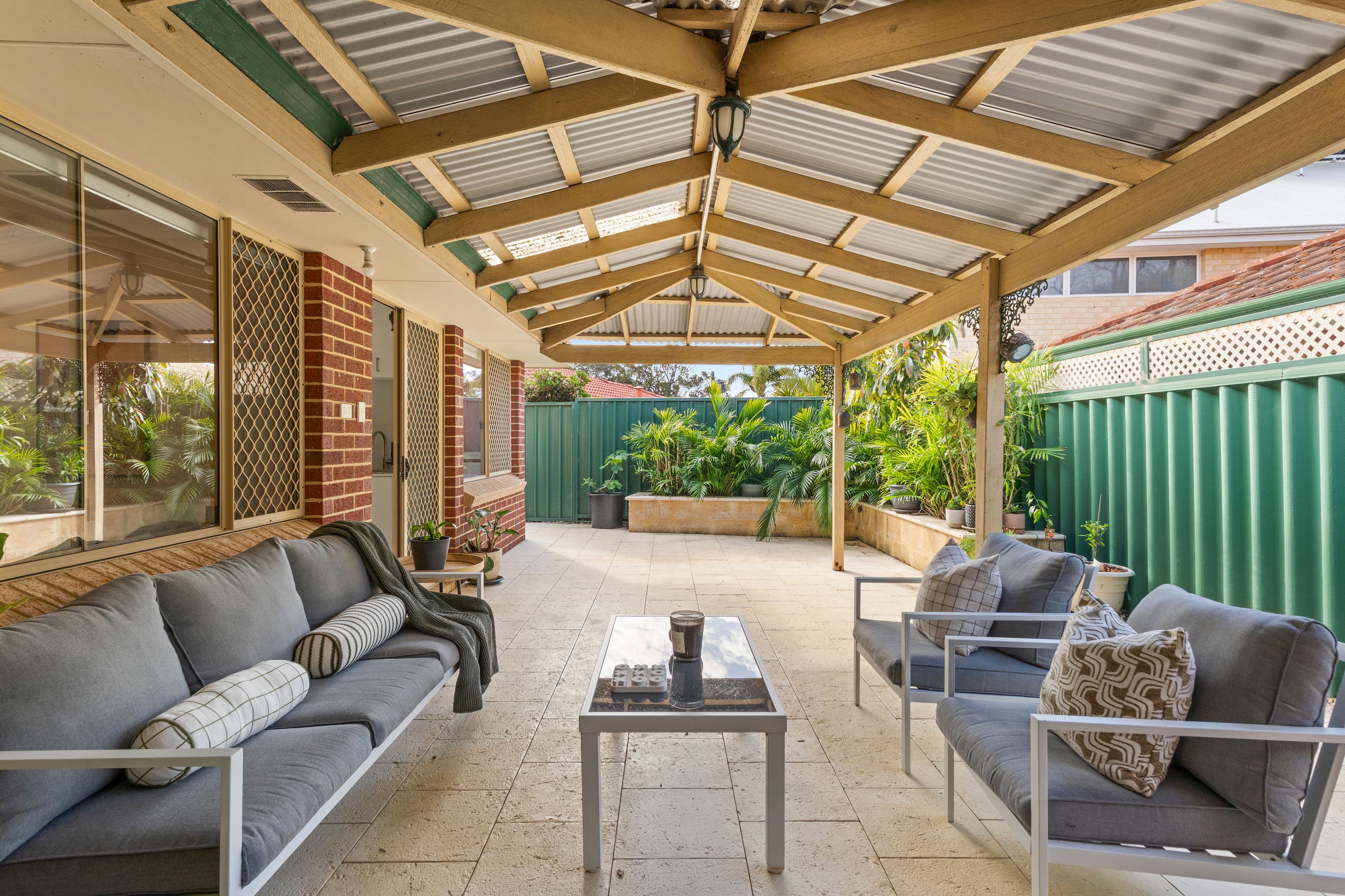 2/1 Langley Place — photo from Ray White Keevers Group