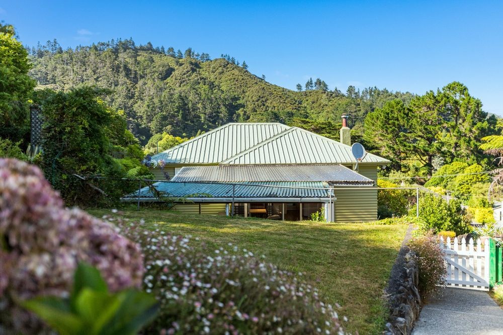 43 Moores Valley Road, Wainuiomata, Lower Hutt City