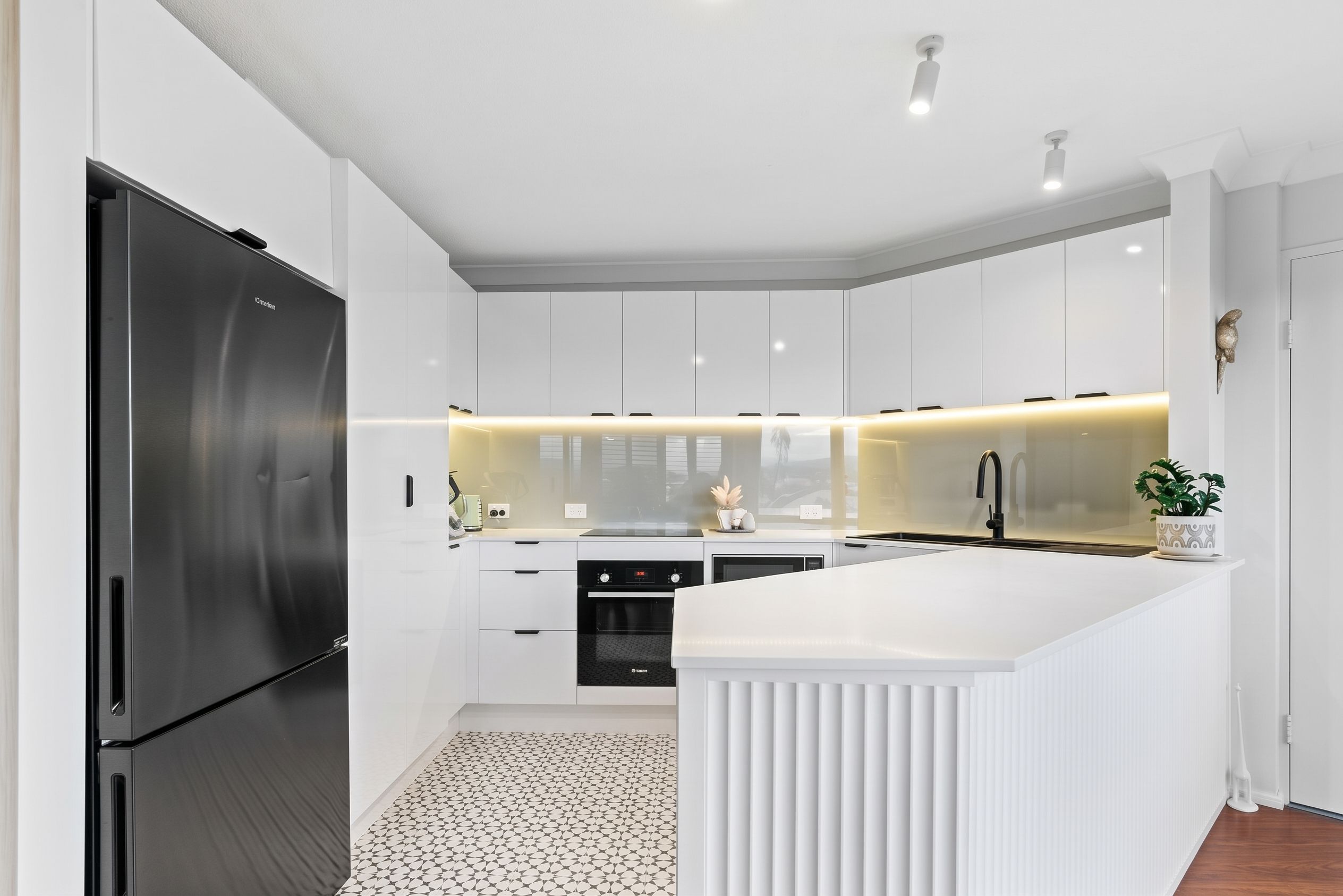 2/24 Balmain Street — photo 4 of 20
