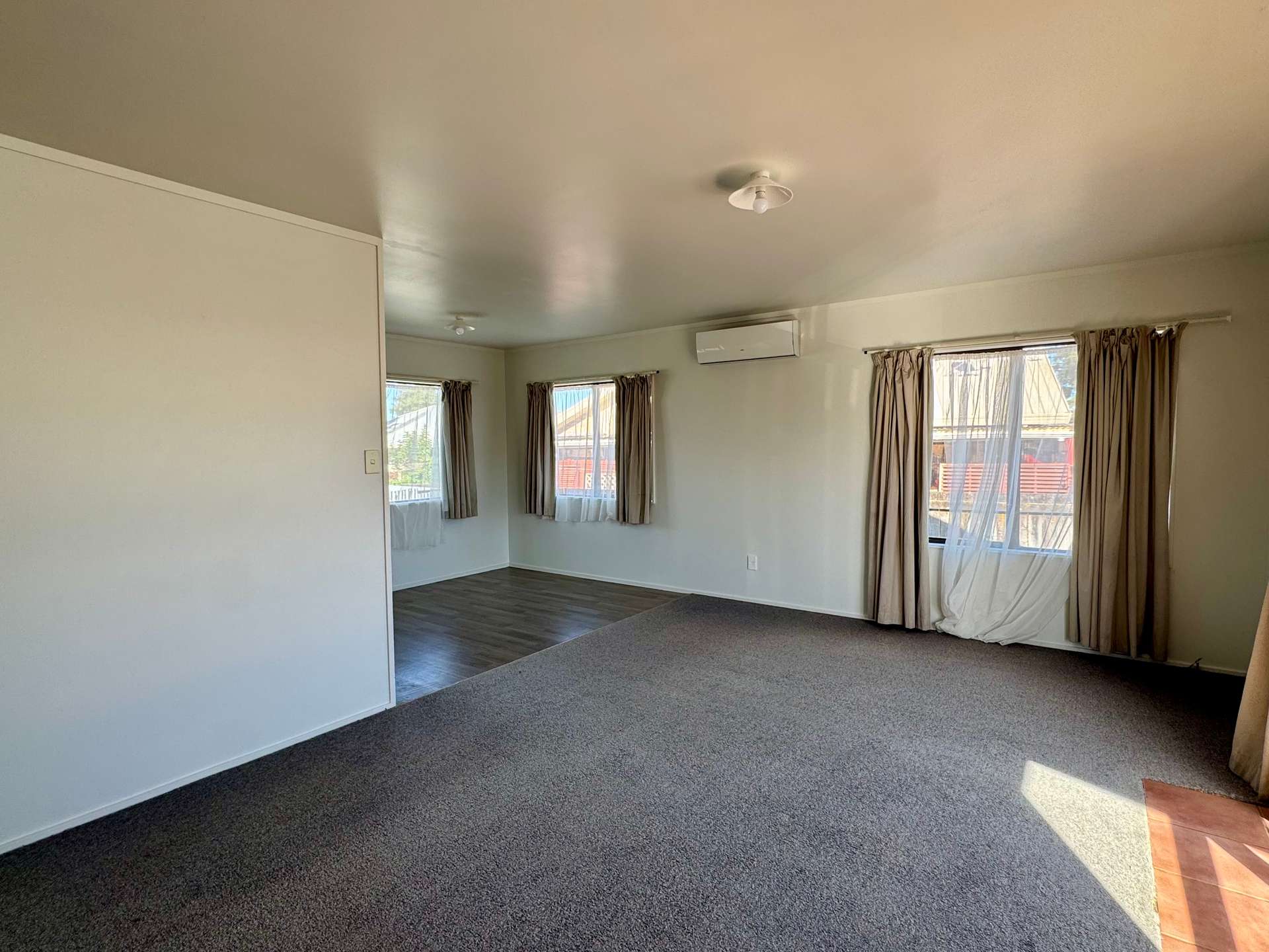 12a Lloyd Drive photo 3