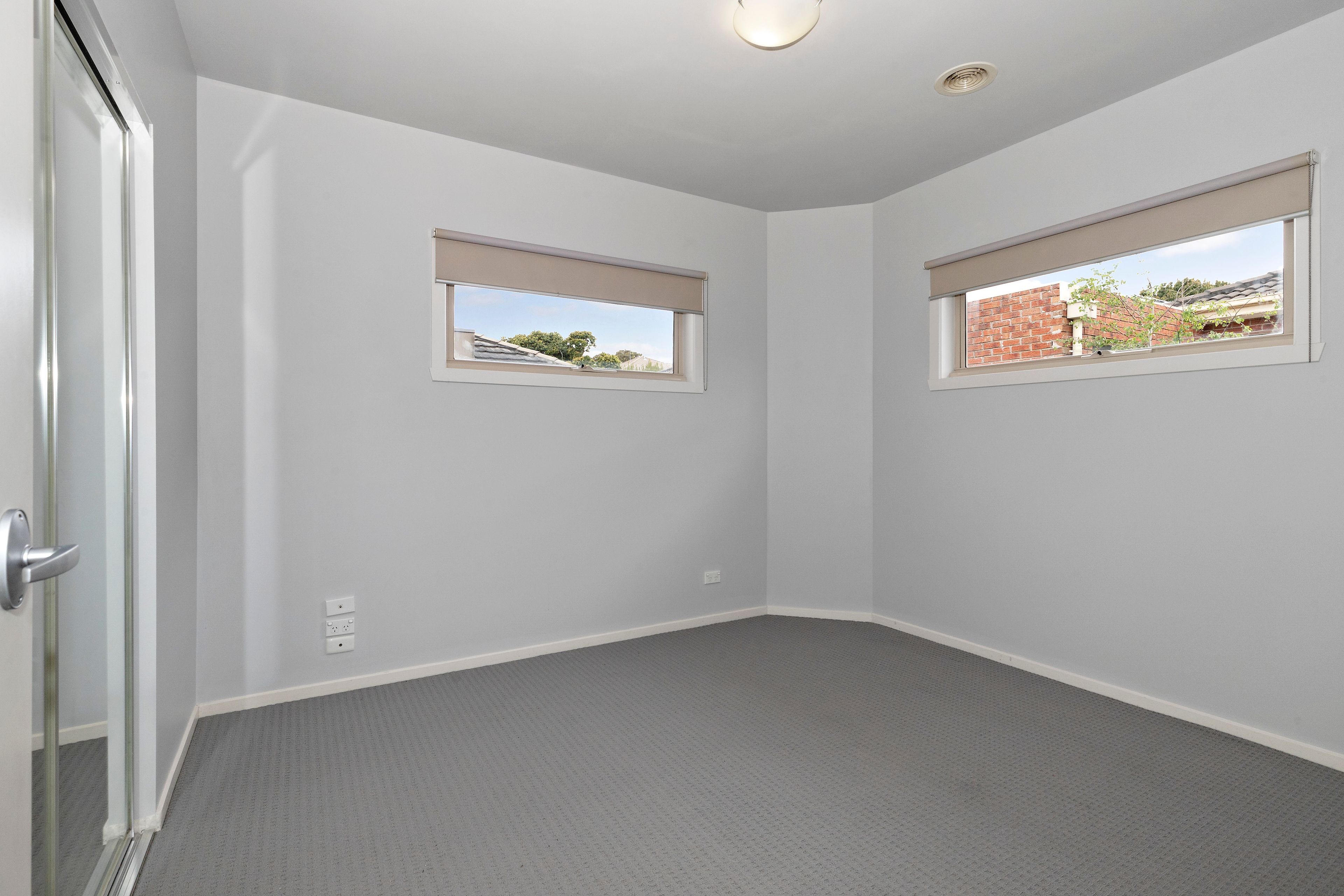 2/58 Roberts Street — photo 5 of 6
