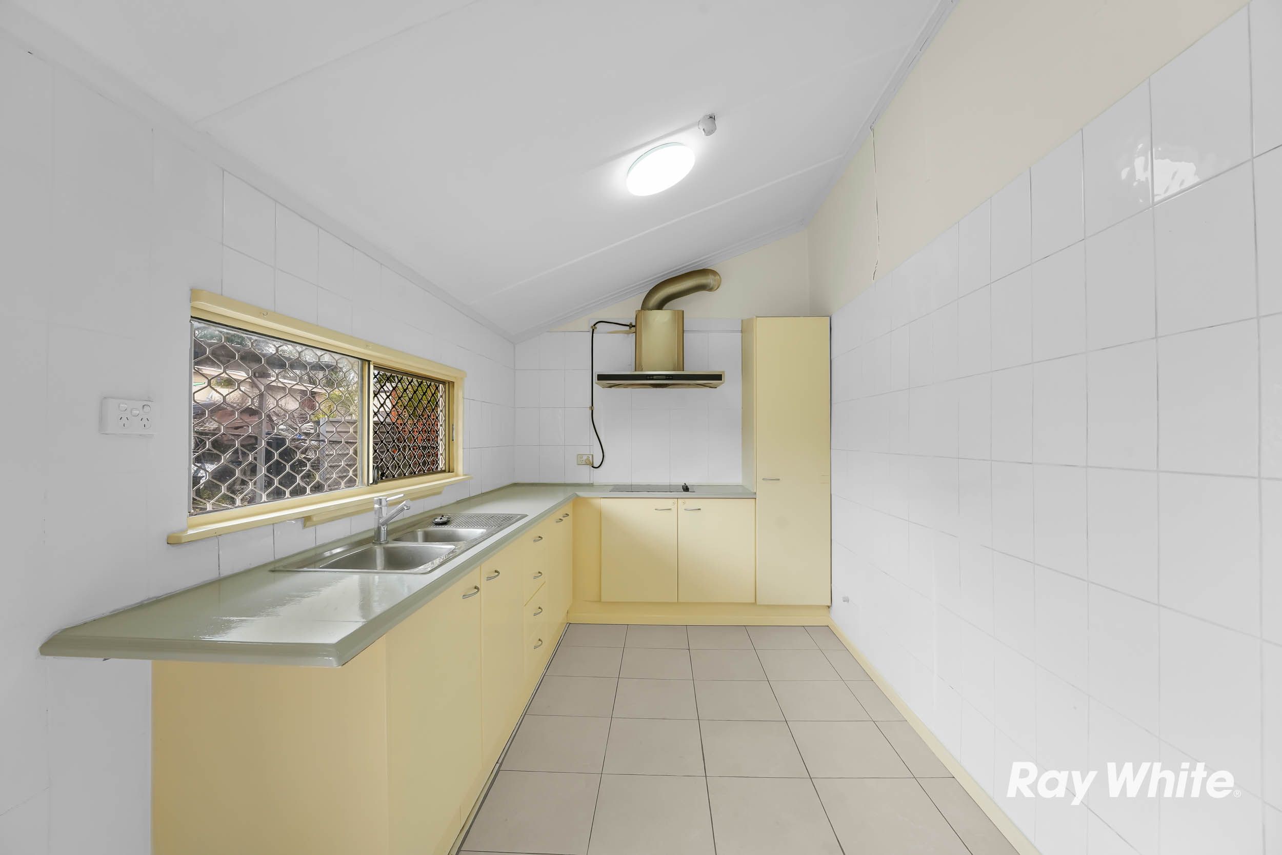 83 Rowe Terrace — photo 3 of 12