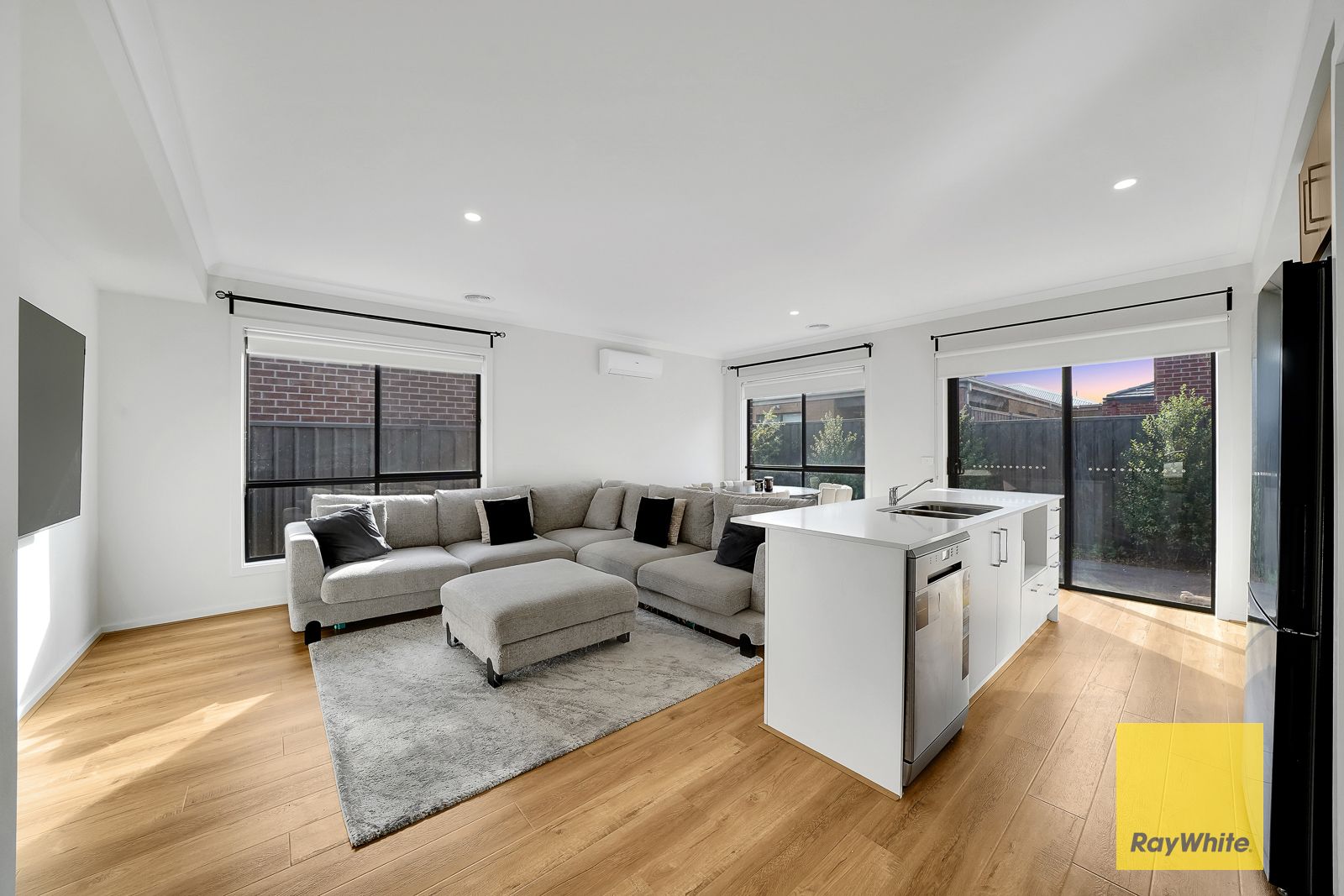 24 Bet Street — photo 3 of 10