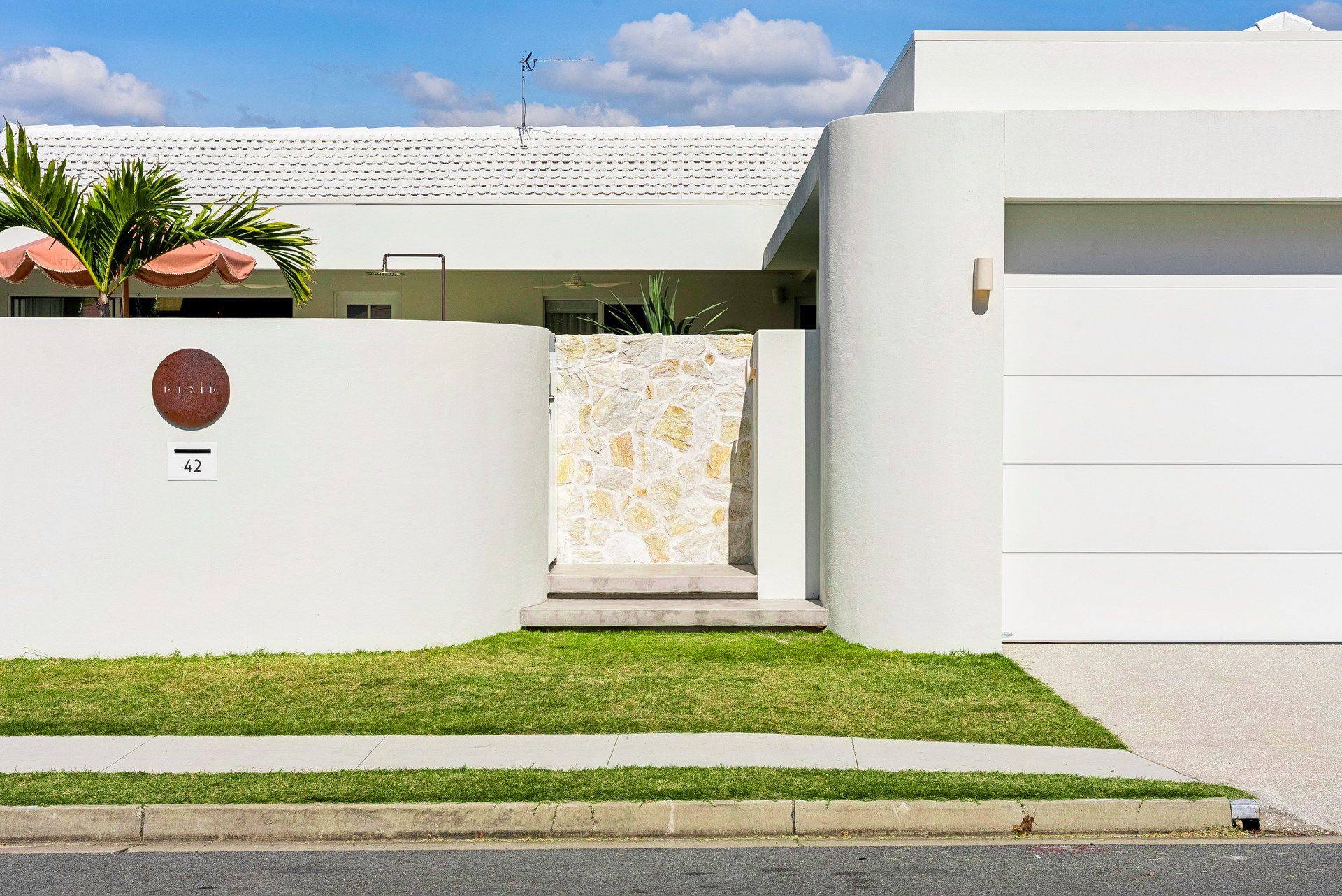 42 Mountain View Avenue — photo from Ray White Surfers Paradise