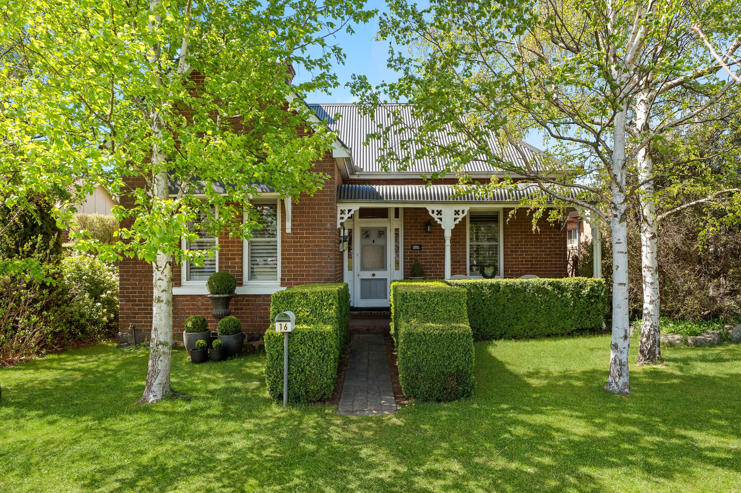 16 Marsden Street, Crookwell NSW 2583