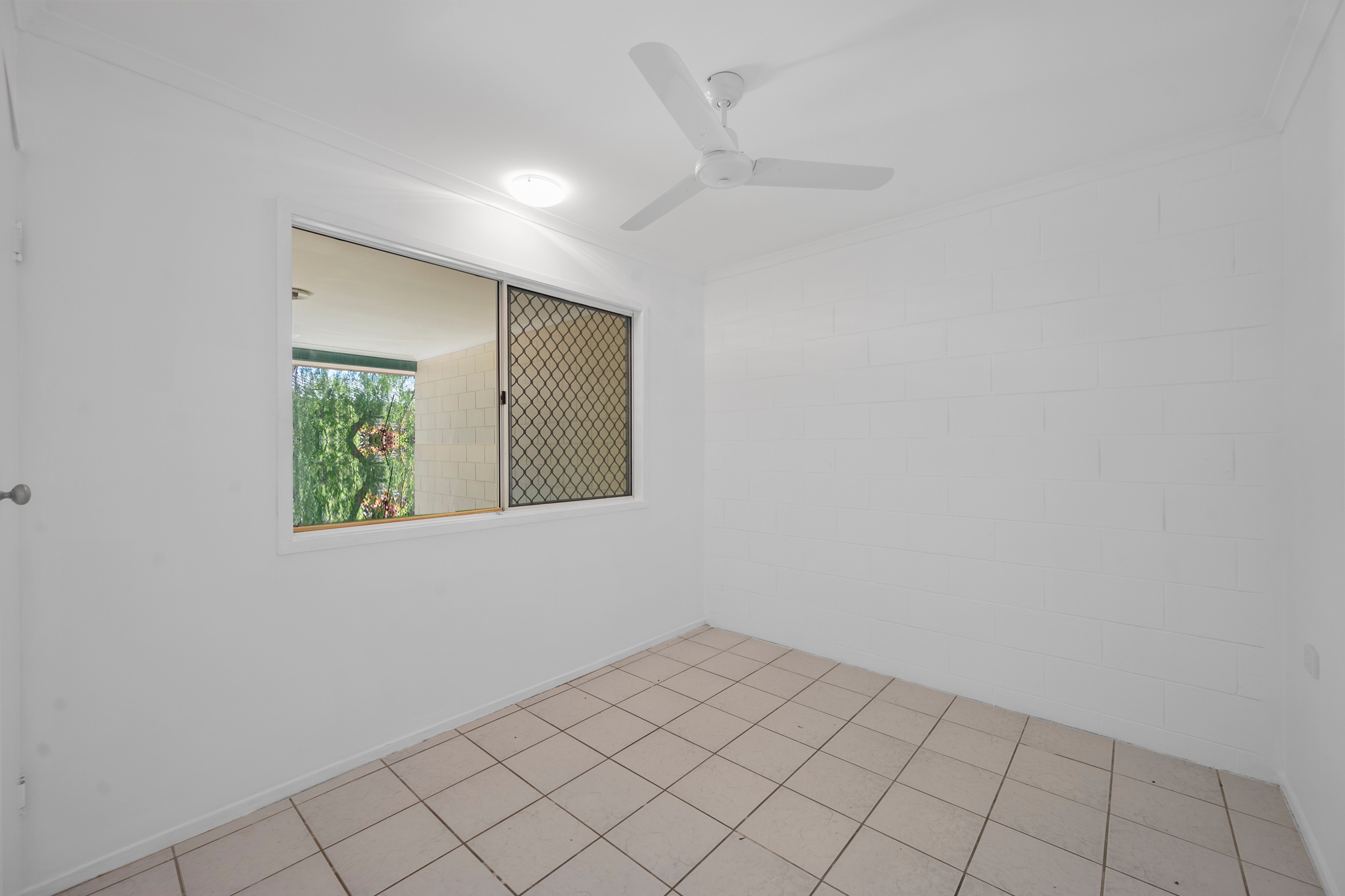 2/22 Roberts Street, Hermit Park, QLD 4812