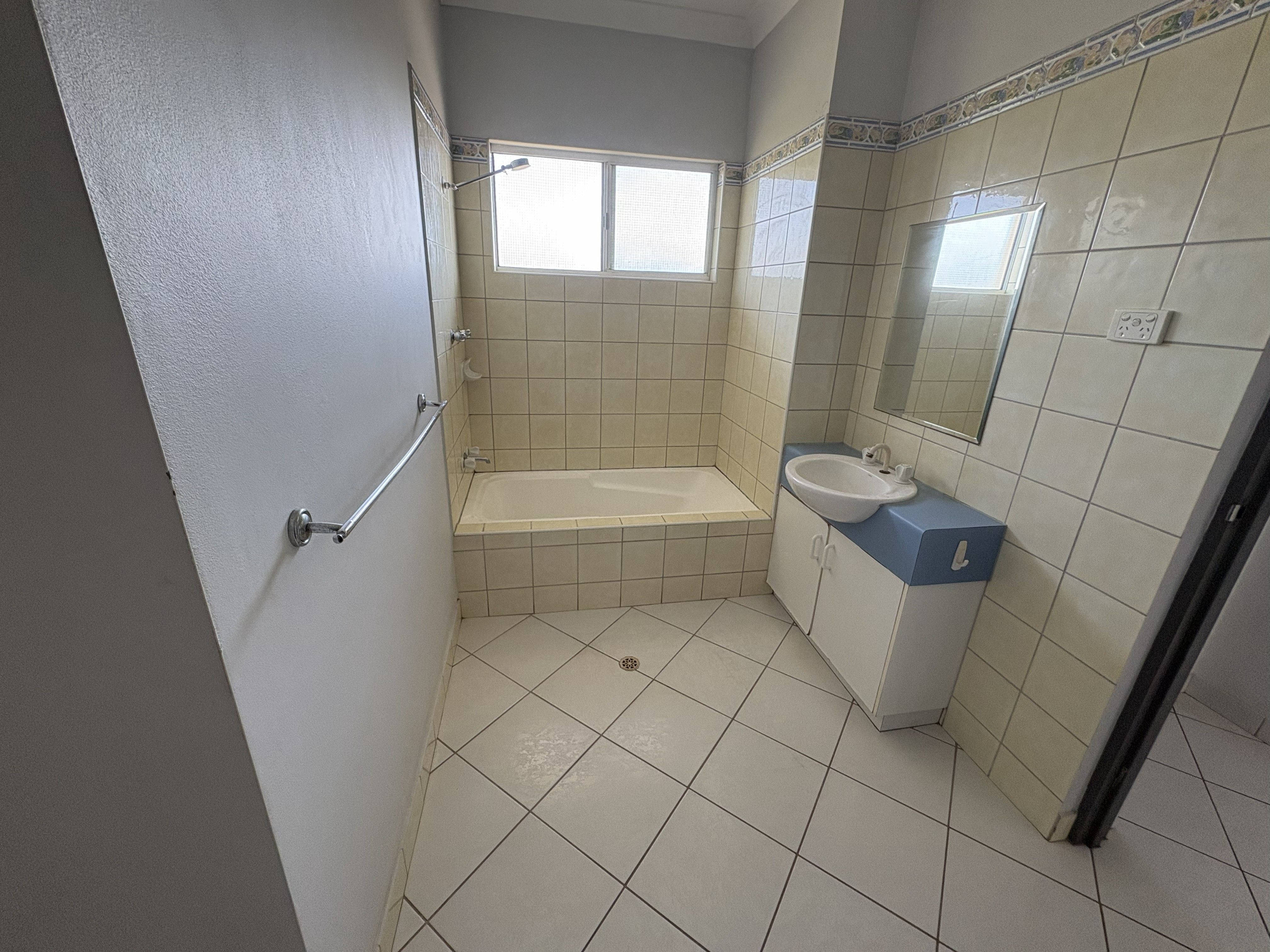 12/2 Mannikan Court — photo 8 of 10