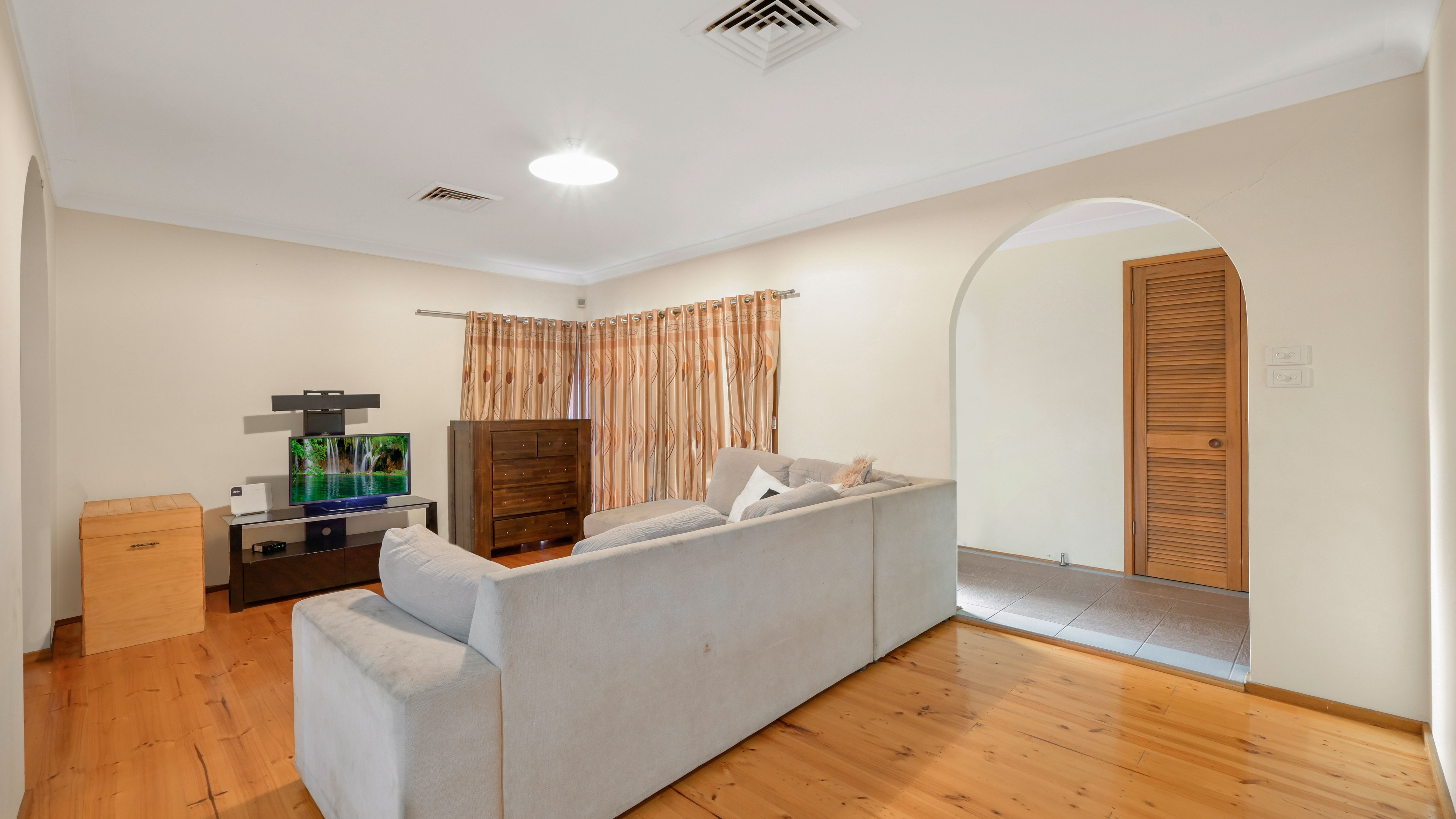 8 Livingstone Avenue, Ingleburn, NSW 2565