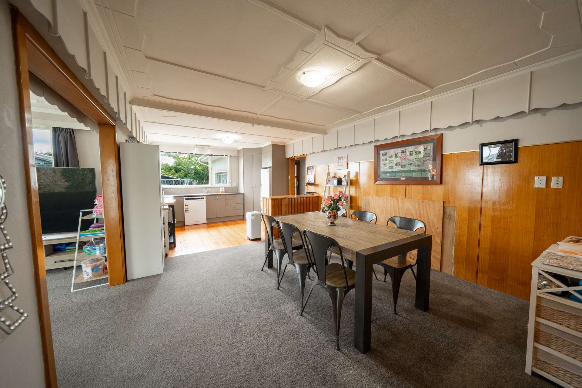 62 Anglem Street photo 3