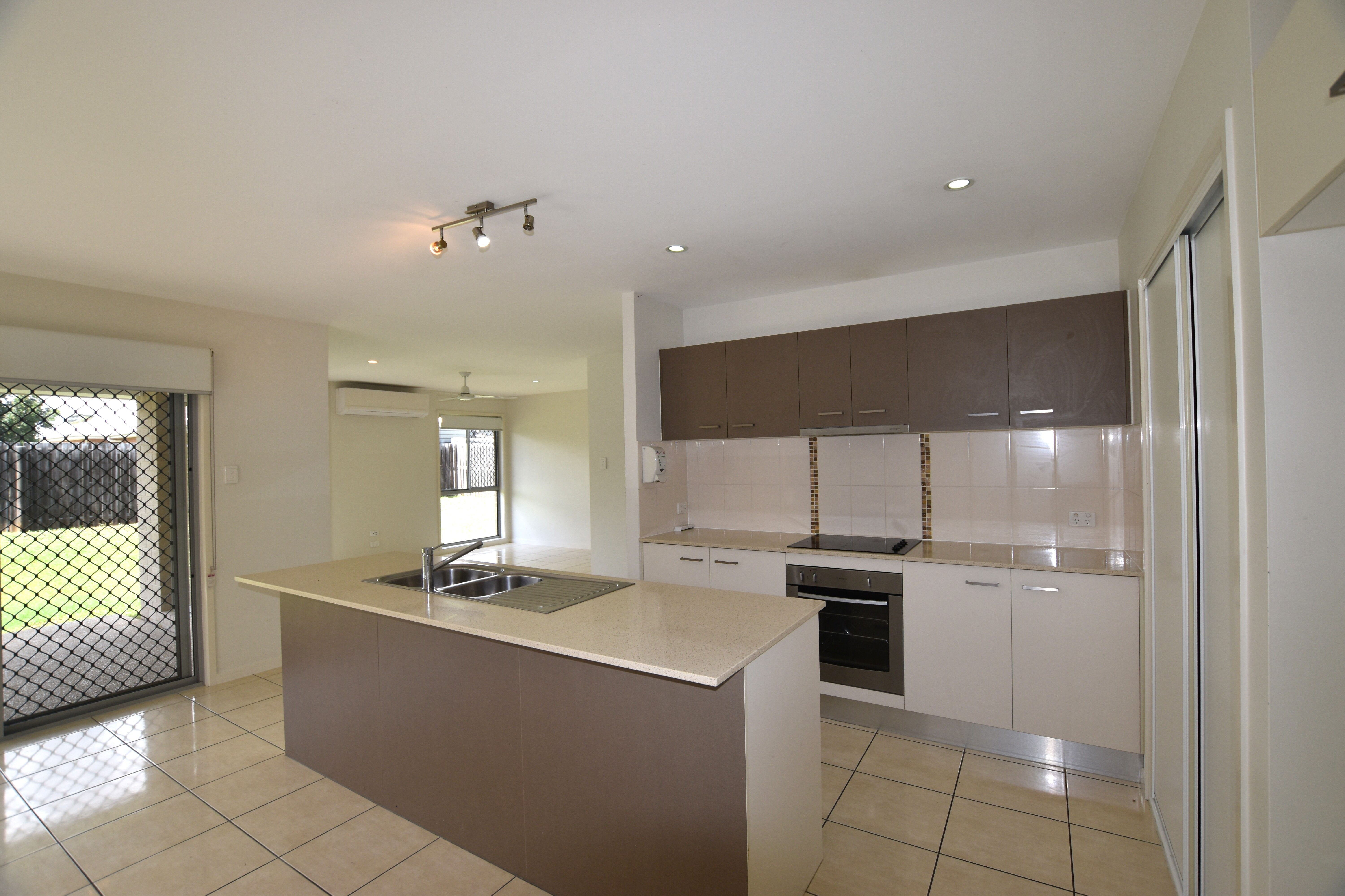18 Creekview Drive, Kirkwood, QLD 4680