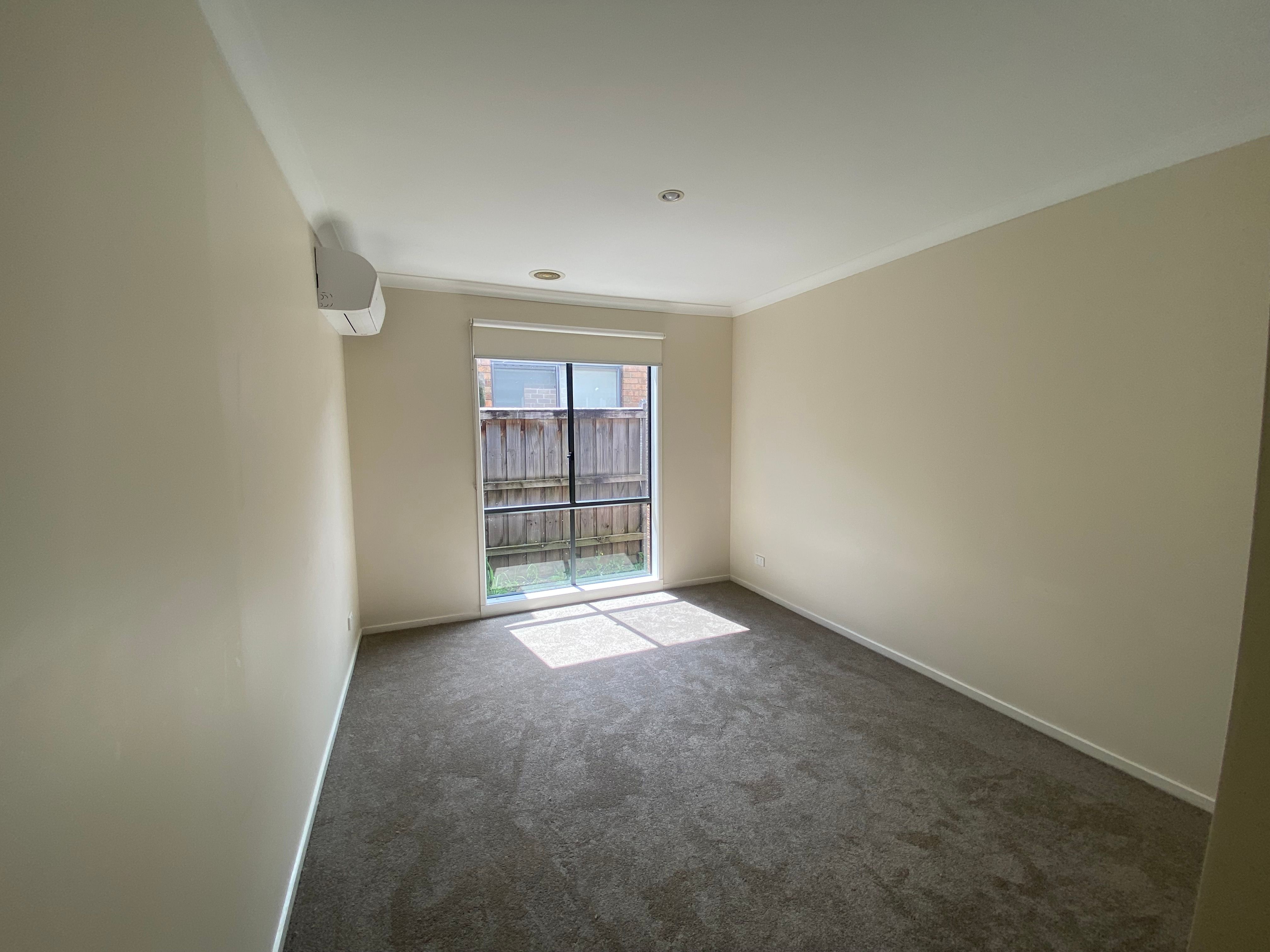 84 William Thwaites Boulevard — photo 9 of 12
