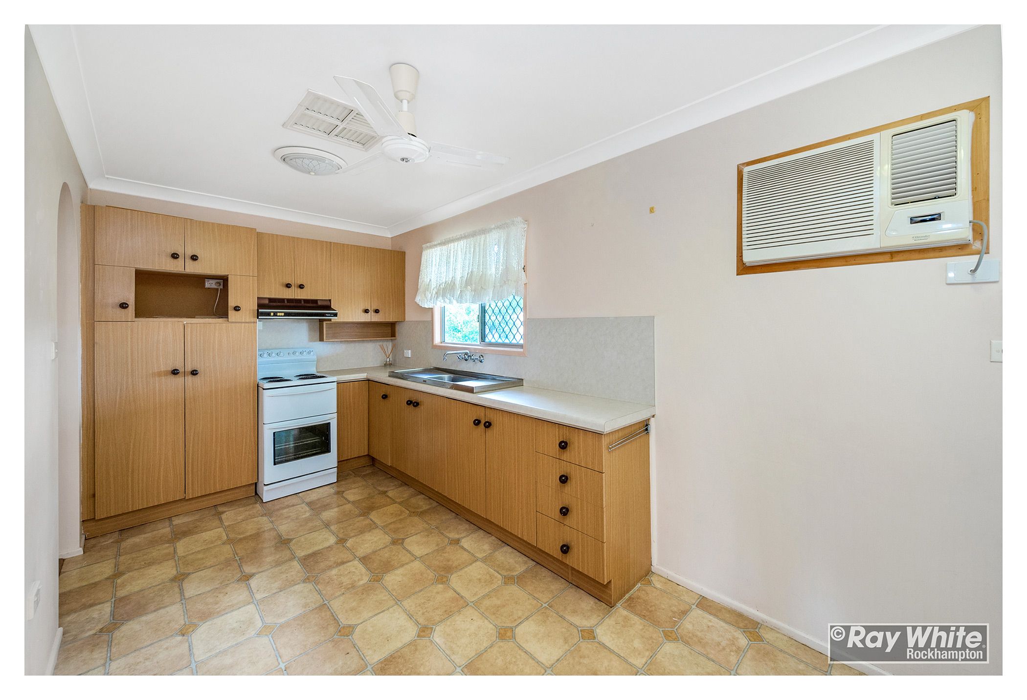 121 Menzies Street, Park Avenue, QLD 4701
