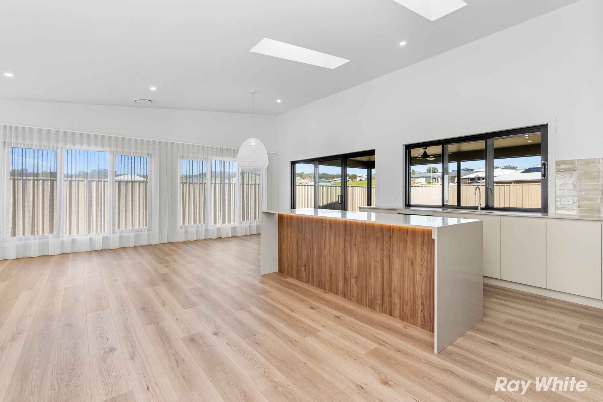 9 Deakin Avenue, Lloyd, NSW 2650
