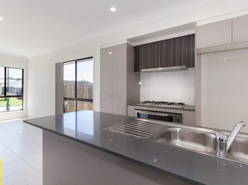 2/6 Cassia Drive, Coomera, QLD 4209