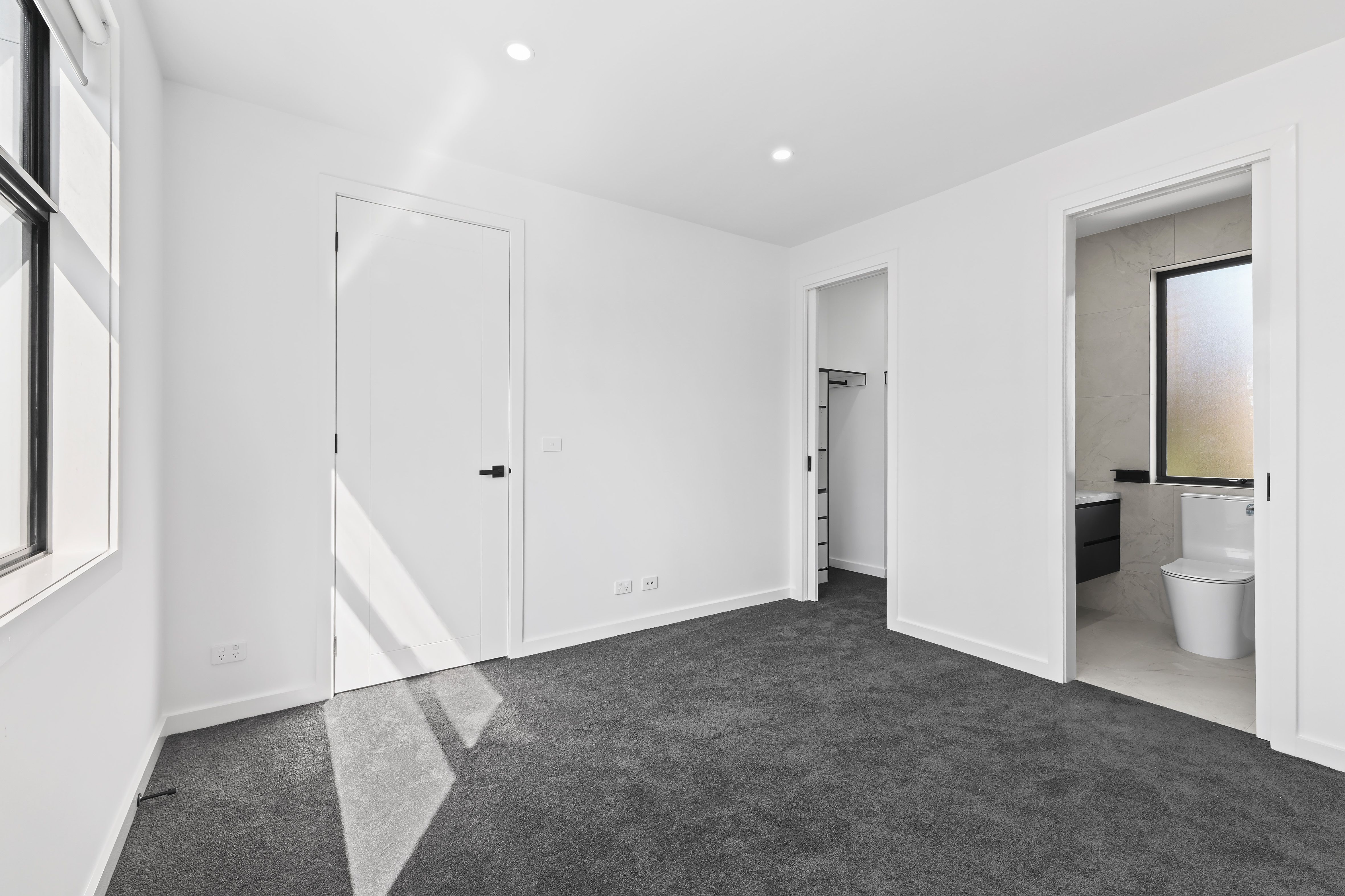2/3 Munro Street — photo 4 of 5