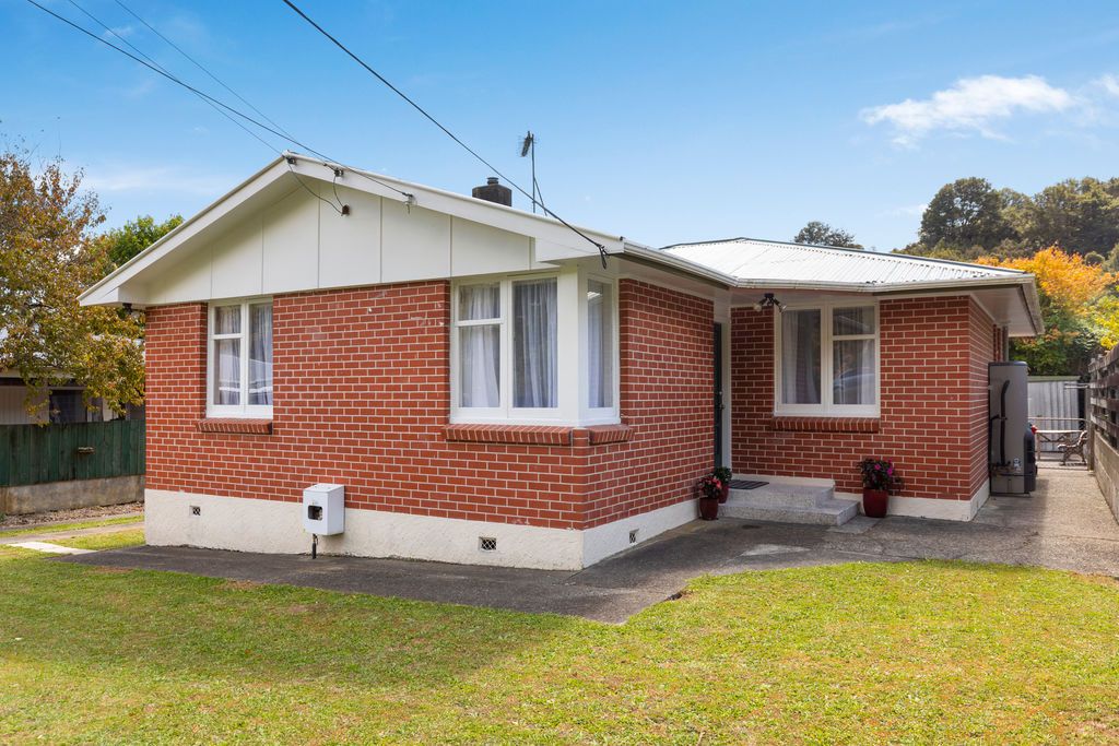 36 Lowry Crescent, Stokes Valley, Lower Hutt City