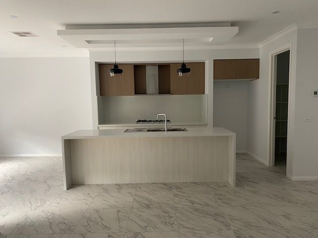 38 Manorwood Crescent — photo 6 of 15