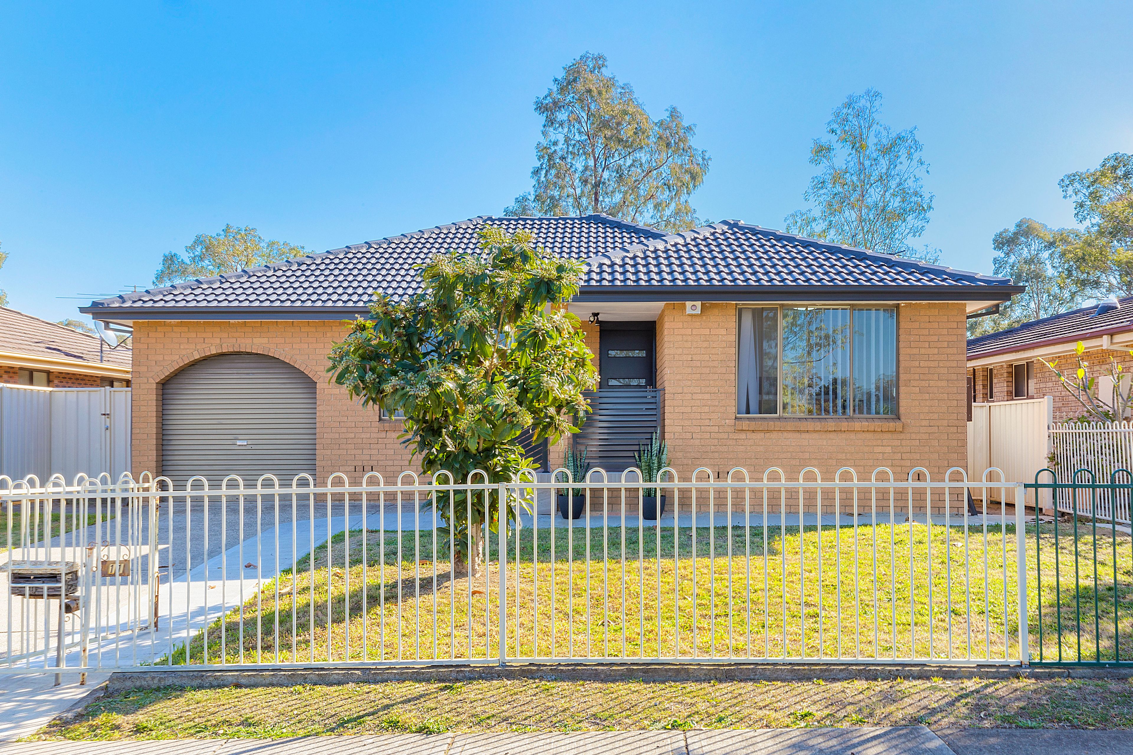 11 Macedon Street, Bossley Park NSW 2176