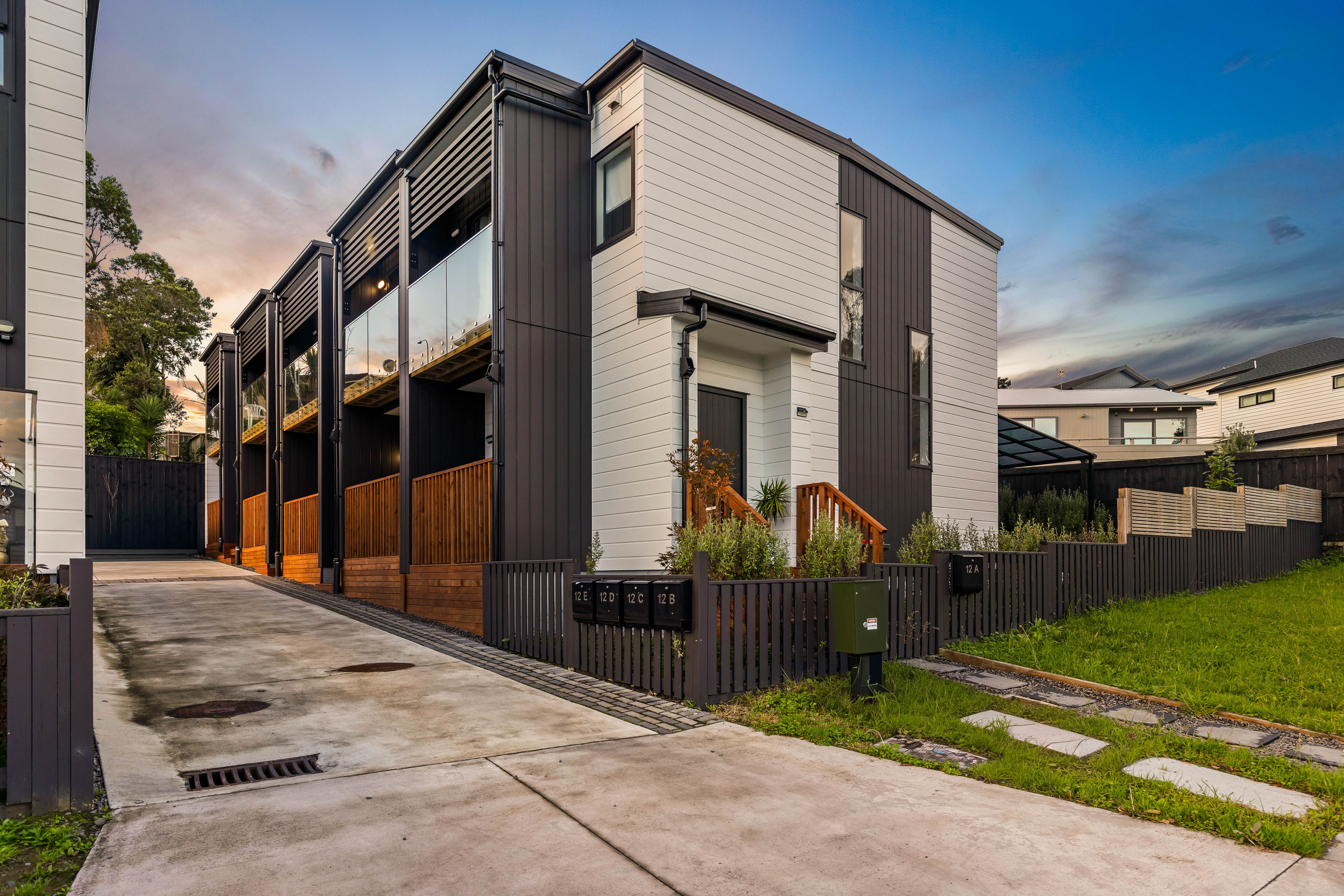 12b Woodhouse Place, West Harbour, Waitakere City