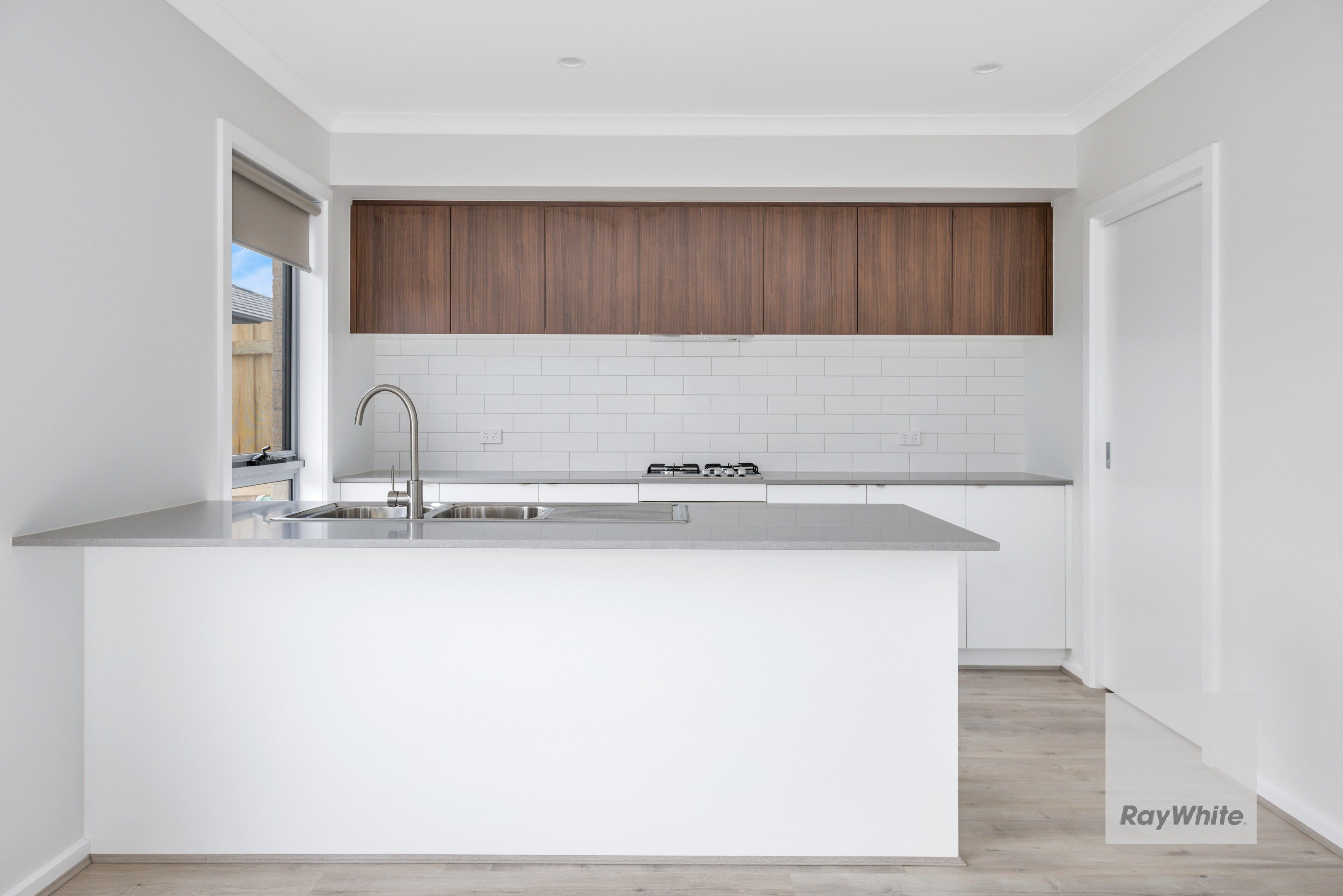 165 Whitecross Drive, THORNHILL PARK, VIC 3335