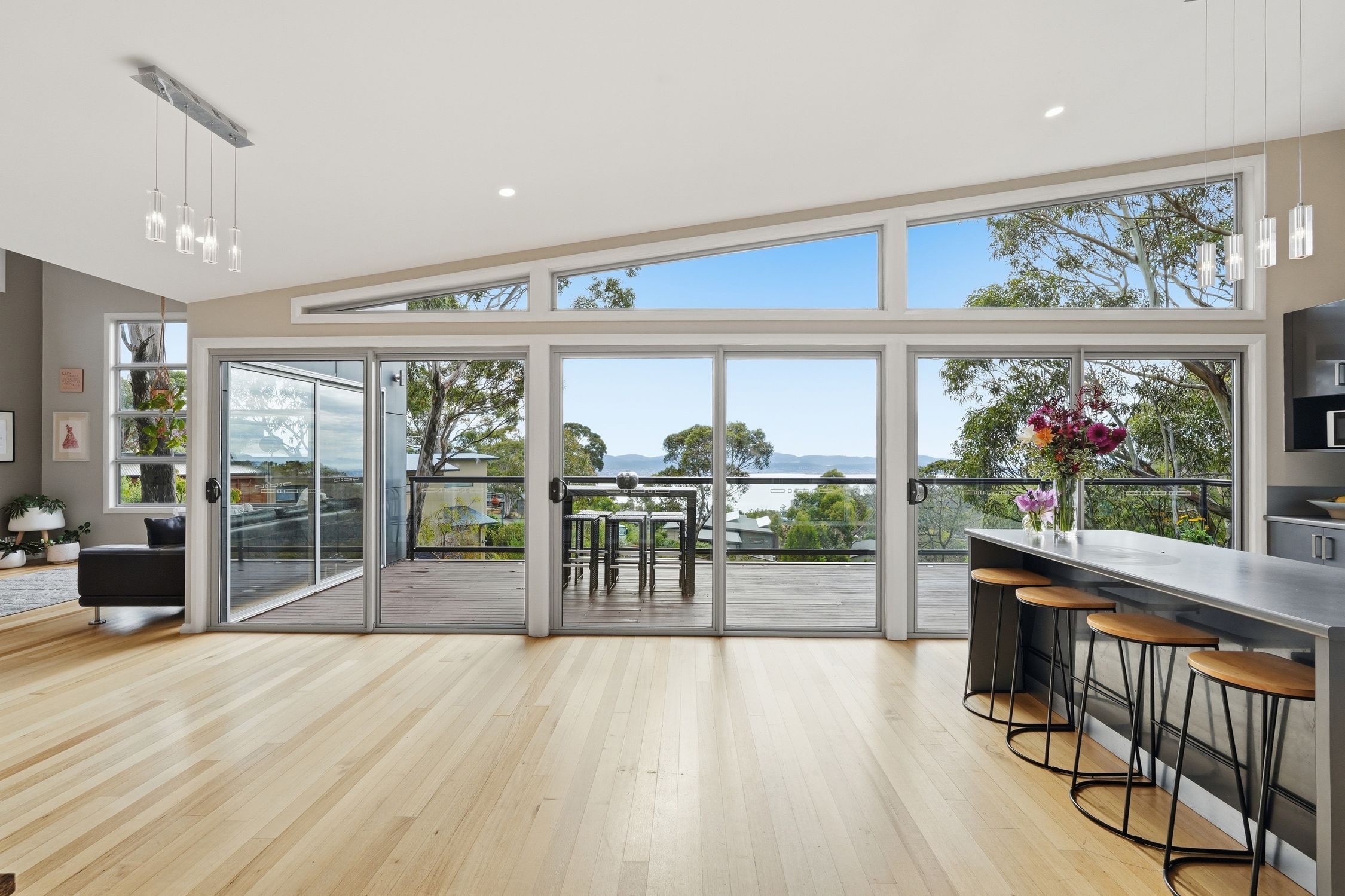 2 Correa Place — photo 3 of 24