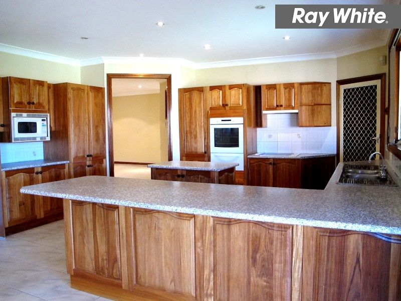21 Lindeman Crescent, Green Valley, NSW 2168