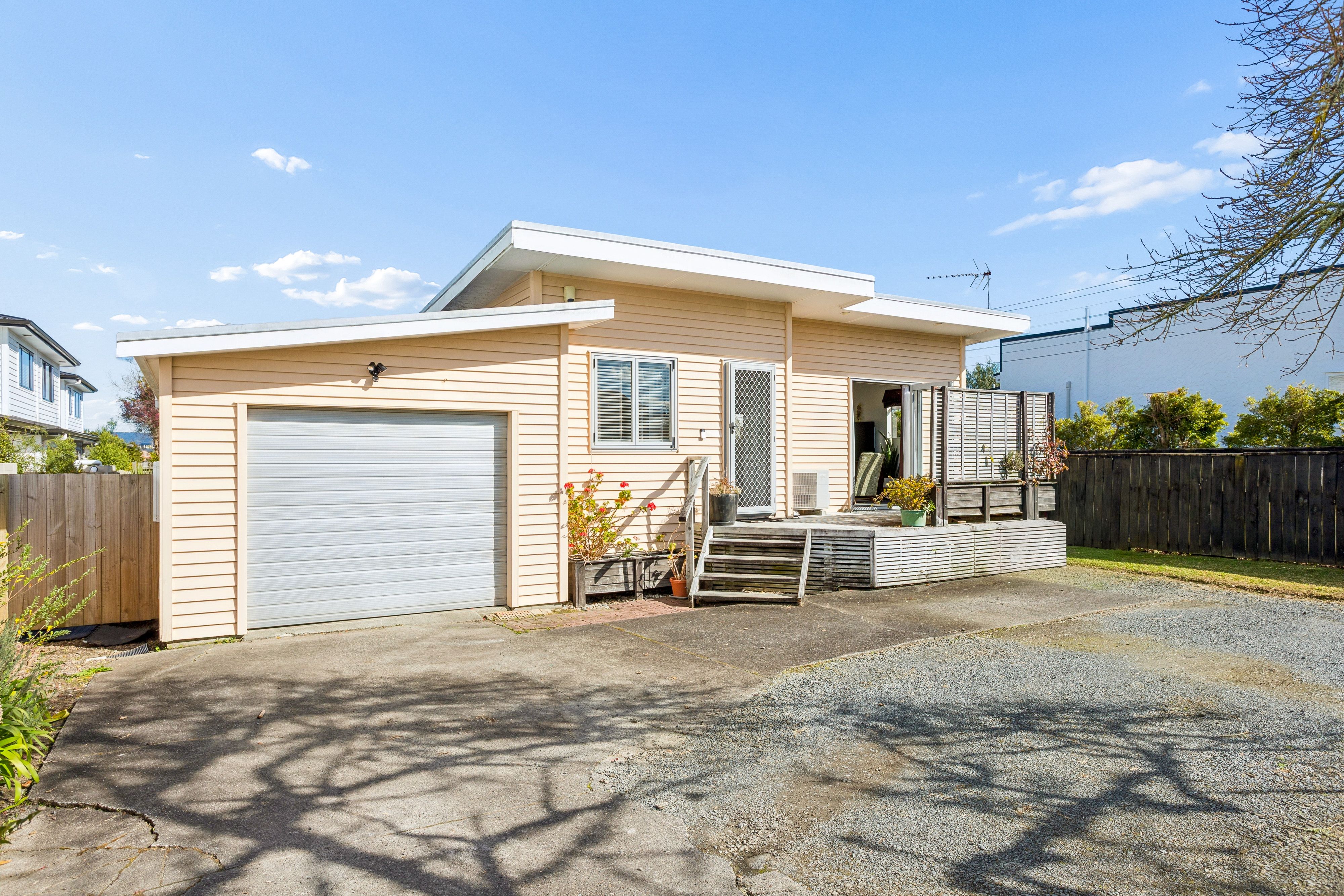 686 Te Atatu Road, Te Atatu Peninsula, Waitakere City