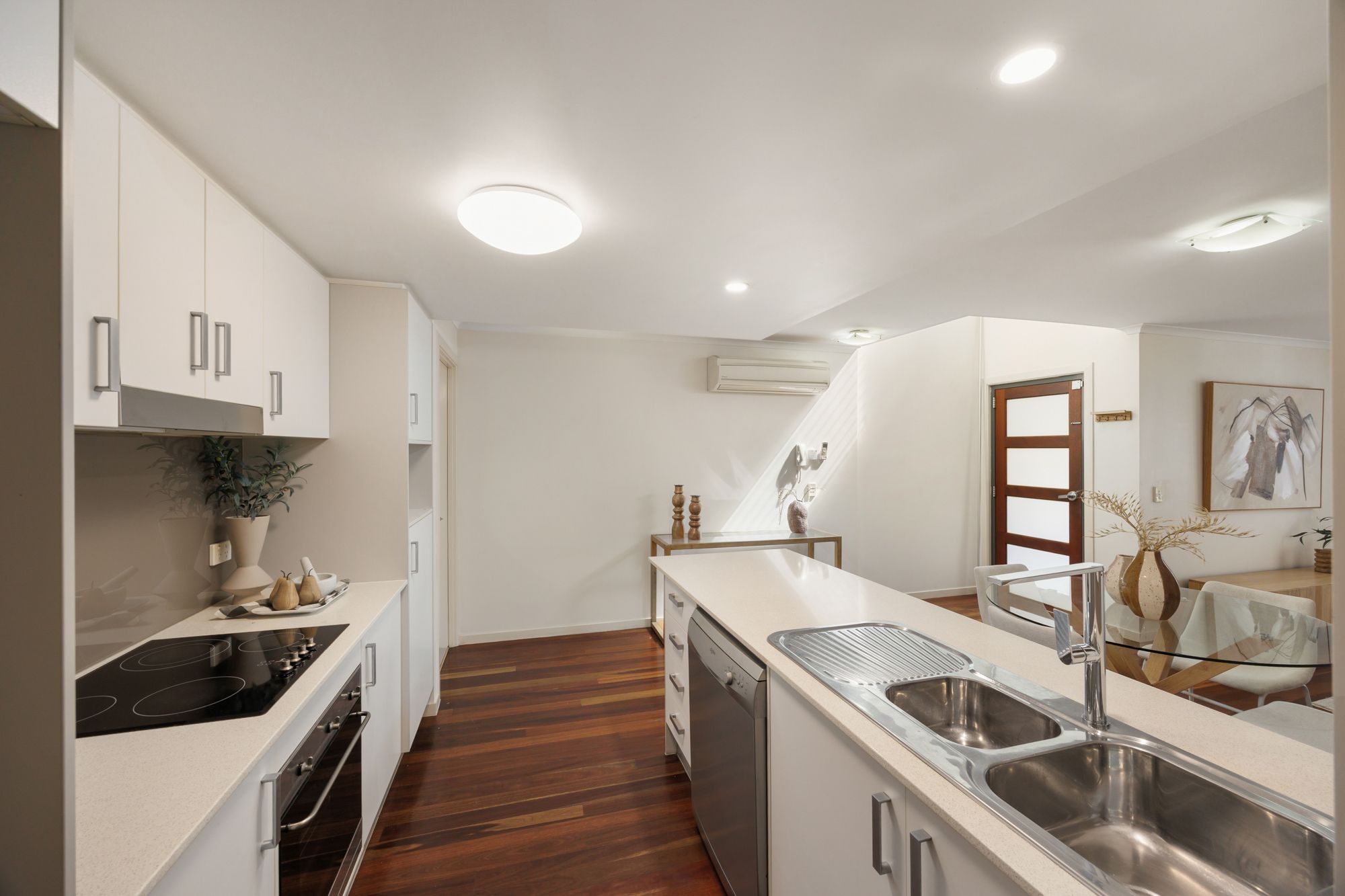 8/19 Baringa Street — photo 4 of 15