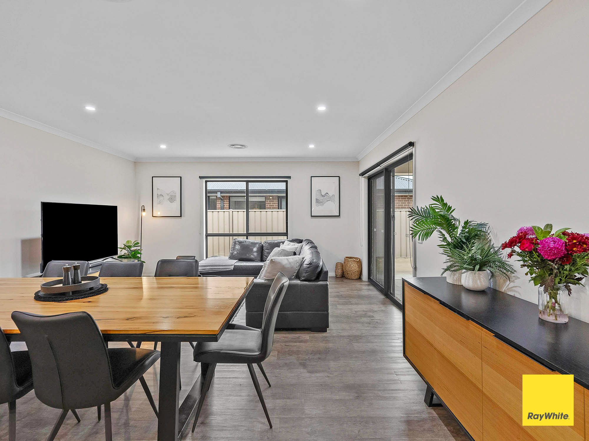 6 Randall Way — photo 5 of 17