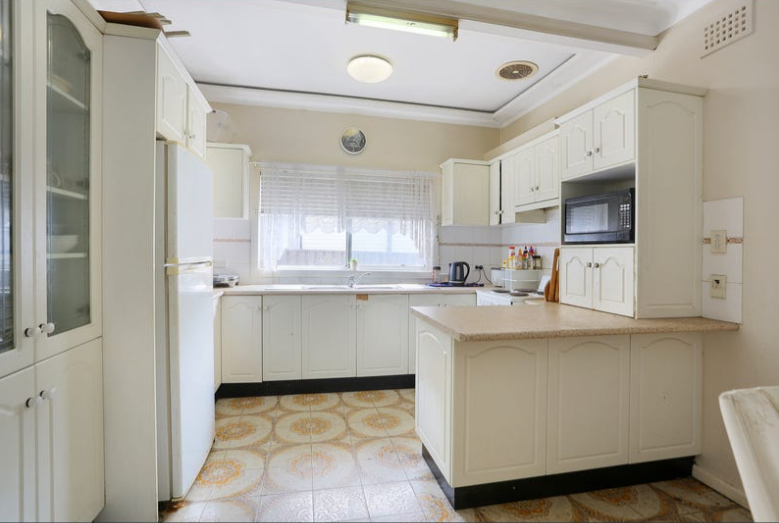 121 Centenary Road — photo 4 of 6