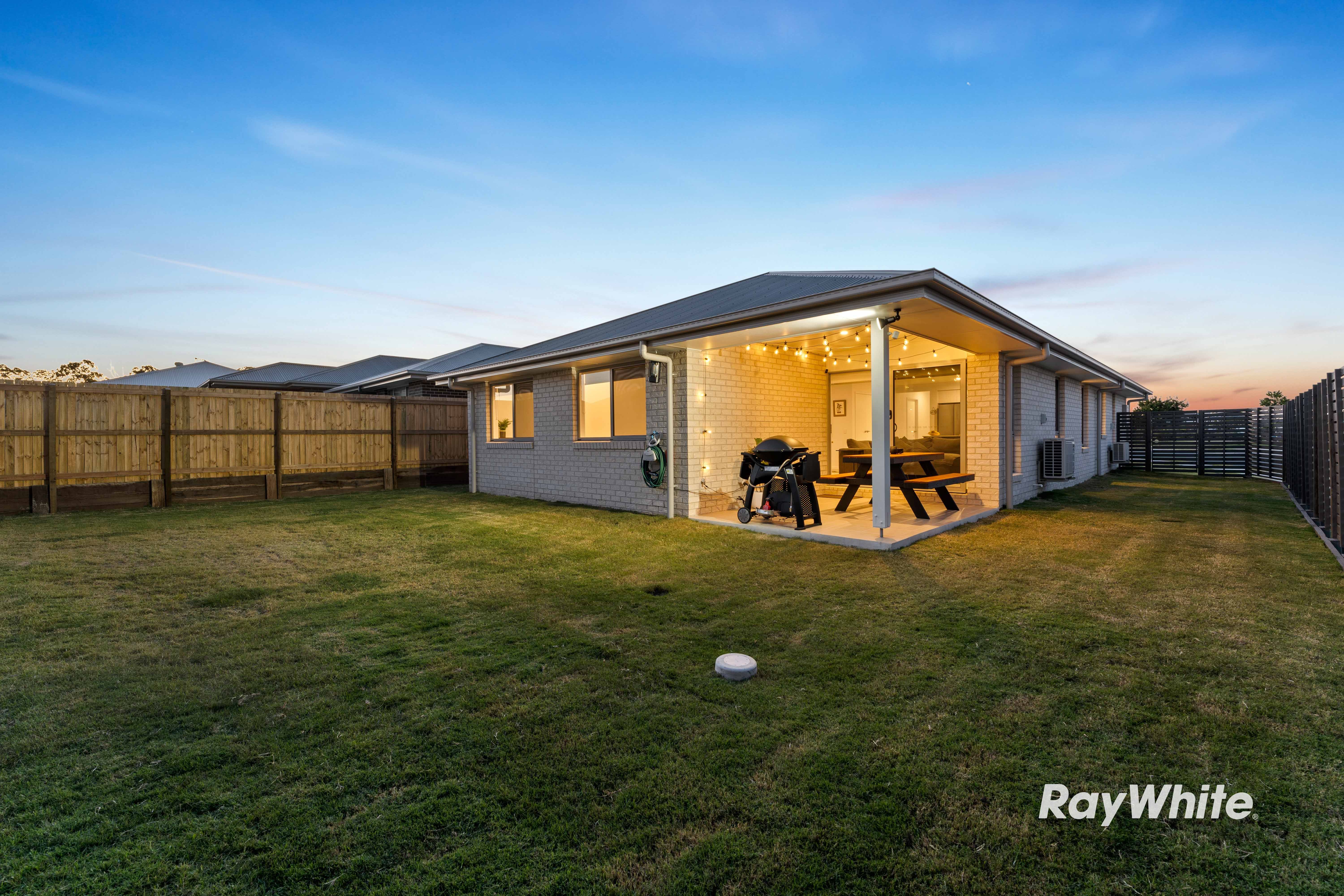2 Hartnell Drive, Park Ridge, QLD 4125